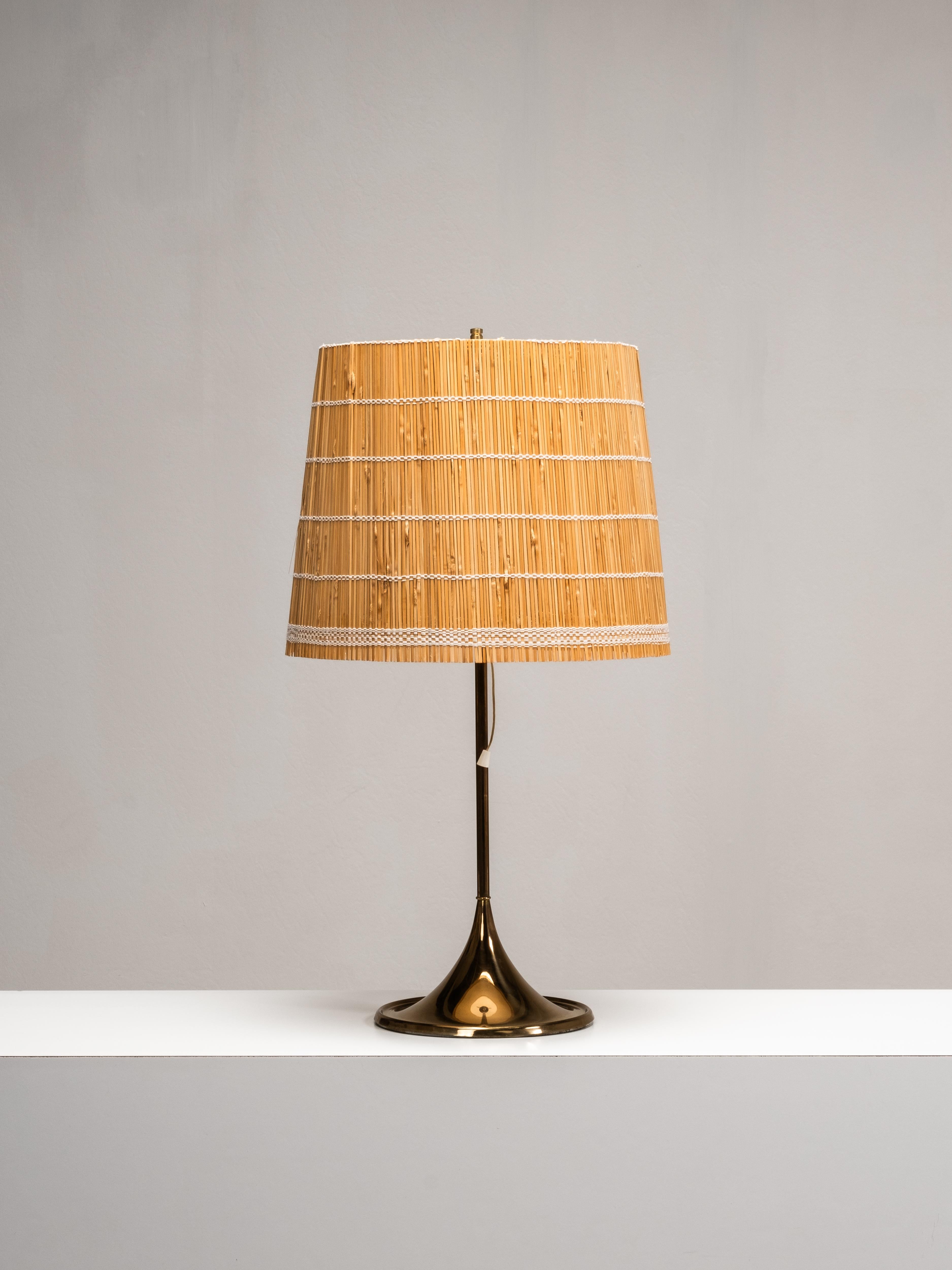 Metà XX secolo Lampada da tavolo in ottone B-024 di Alf Svensson e Yngvar Sandström per Bergboms, 1960 in vendita