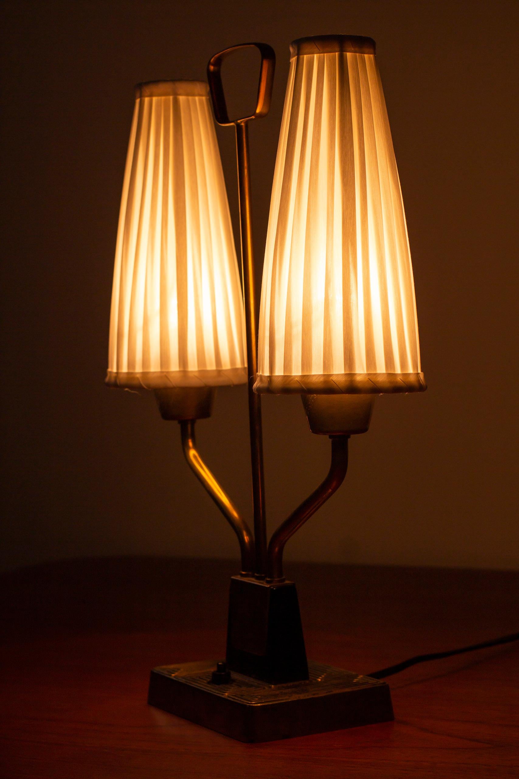 Lampe de table en laiton par ASEA Belysning, Suède, années 1950 en vente 1