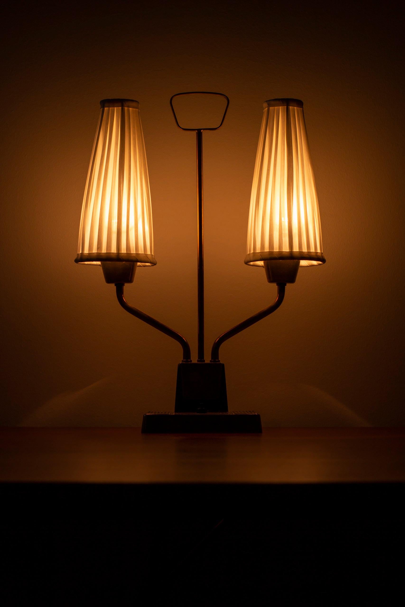 Lampe de table en laiton par ASEA Belysning, Suède, années 1950 en vente 3