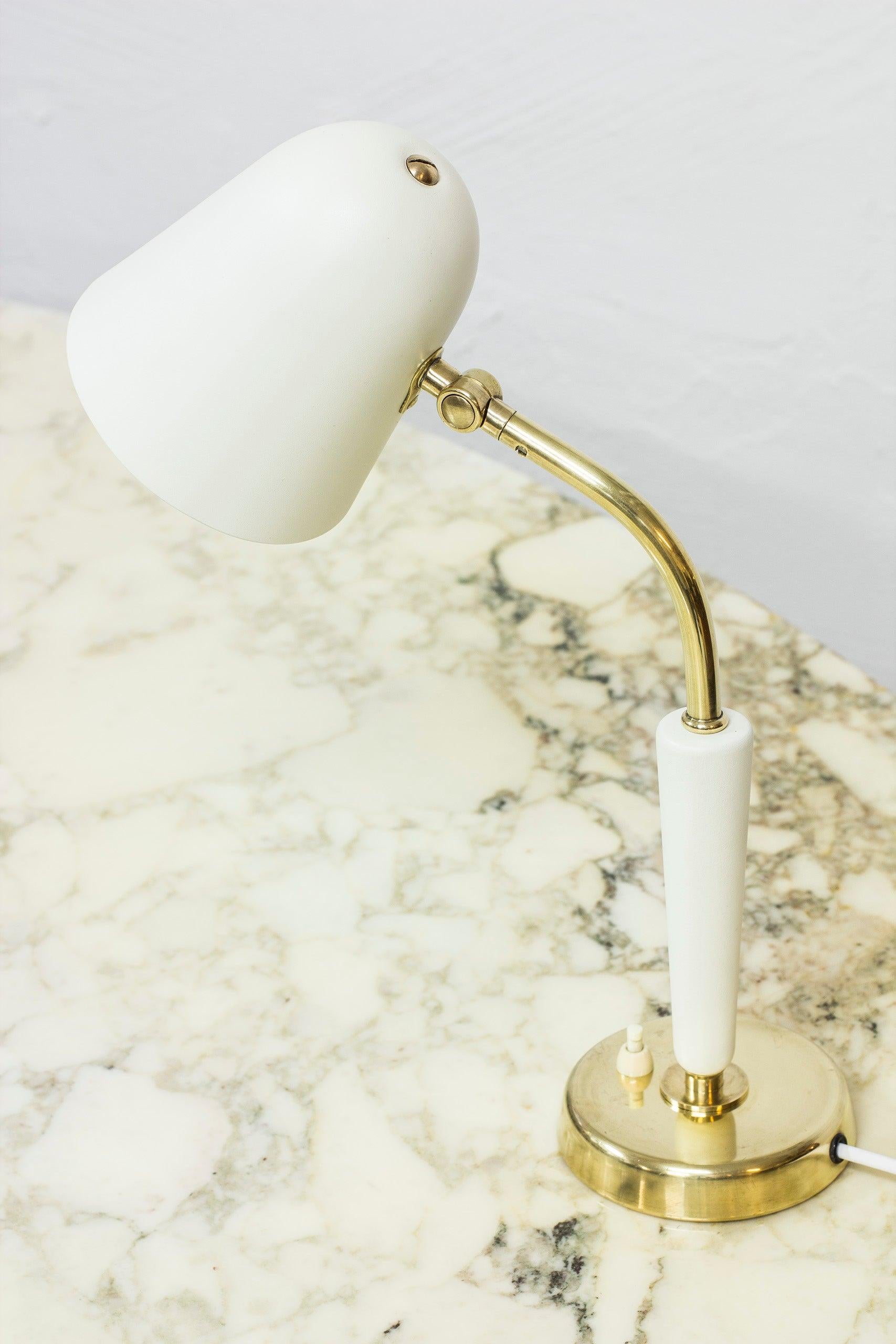 Brass Table Lamp by Bertil Brisborg for Nordiska Kompaniet, Swedish modern In Good Condition For Sale In Hägersten, SE