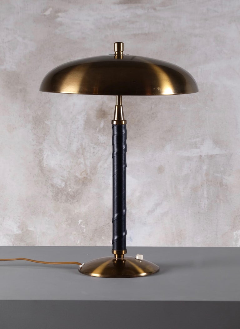Mid-20th Century Brass Table Lamp by Einar Bäckström Model 5013, Sweden, 1950s For Sale