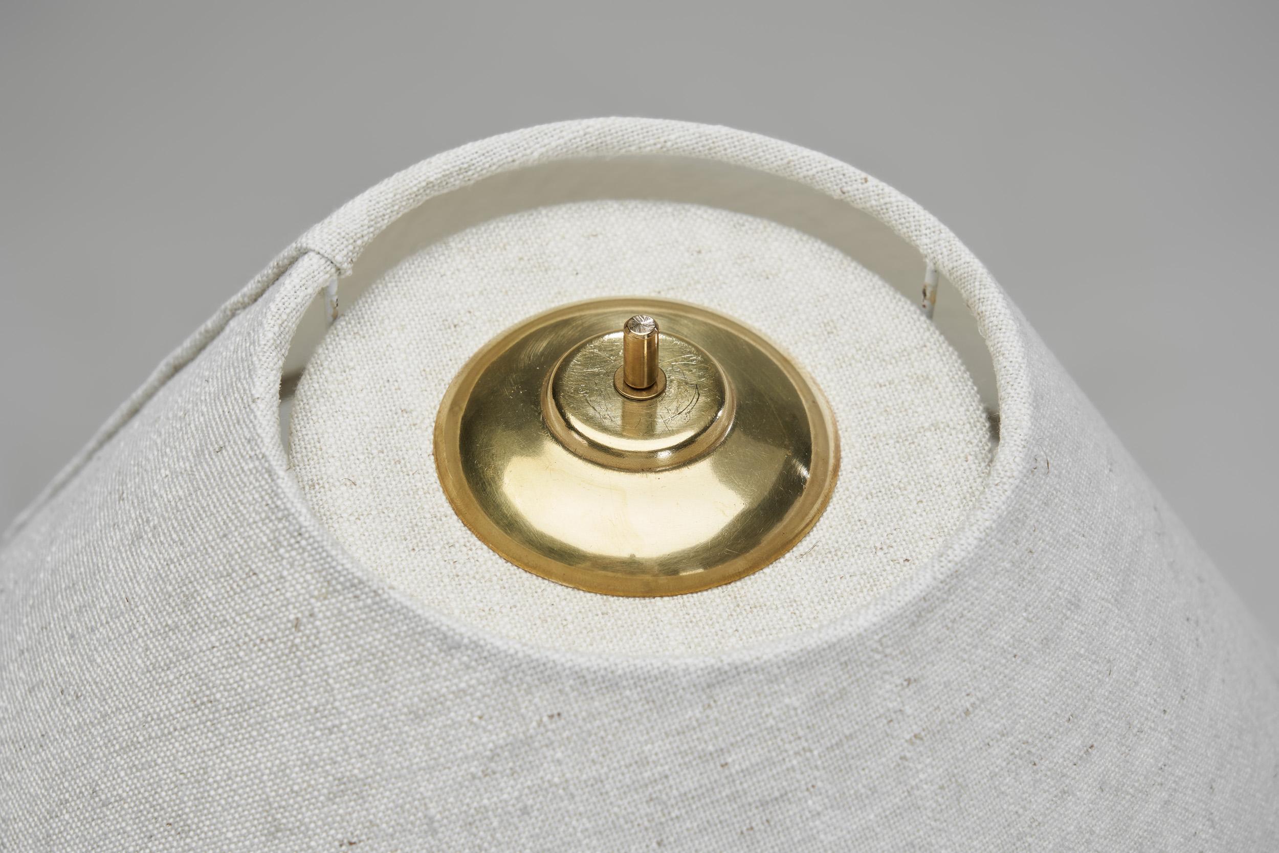 Lámpara de mesa de latón de Eino Schroderus, Finlandia Primera mitad del siglo XX en venta 4