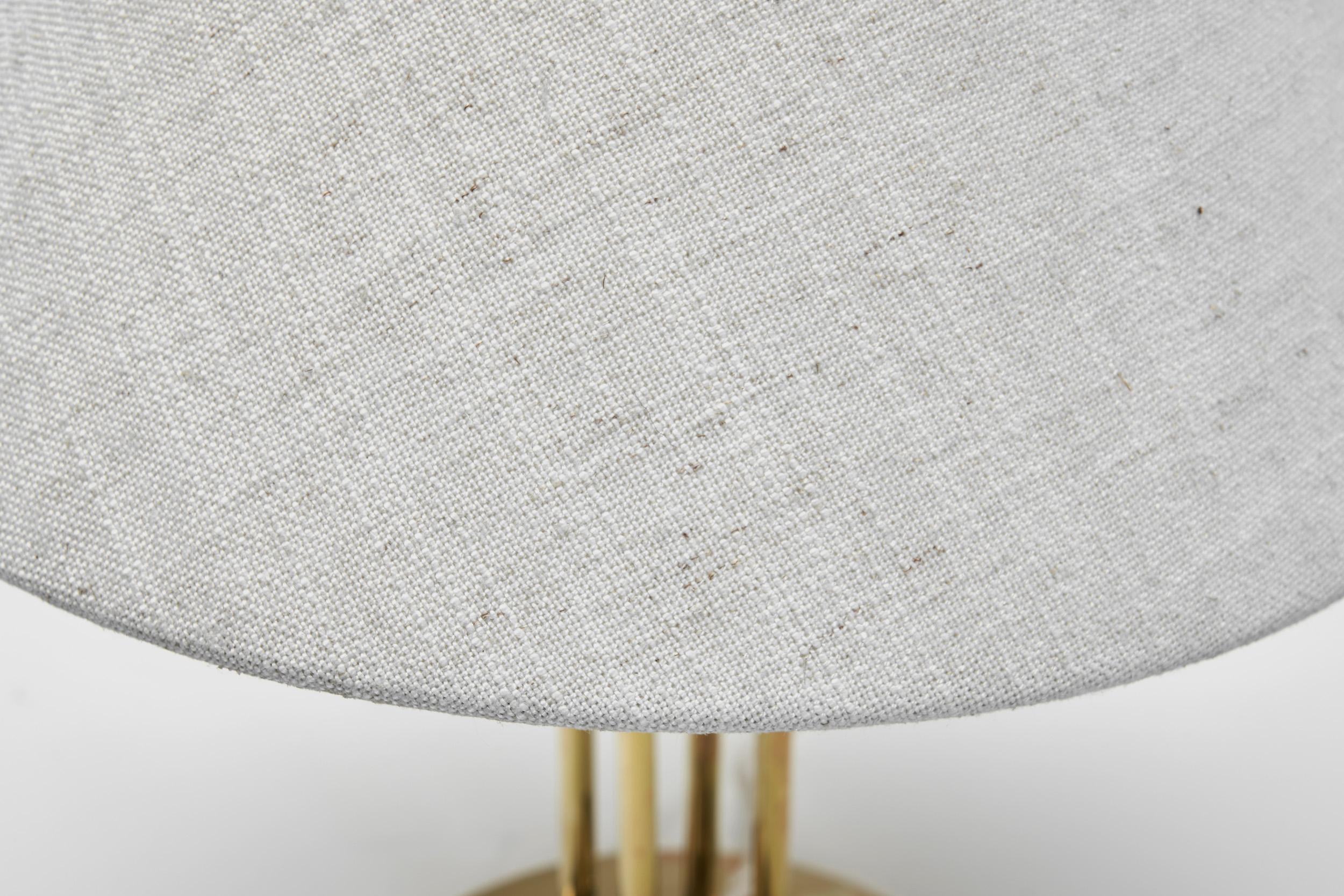 Lámpara de mesa de latón de Eino Schroderus, Finlandia Primera mitad del siglo XX en venta 6