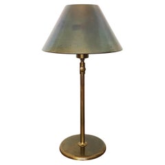 Lámpara de mesa de latón de Florian Schulz