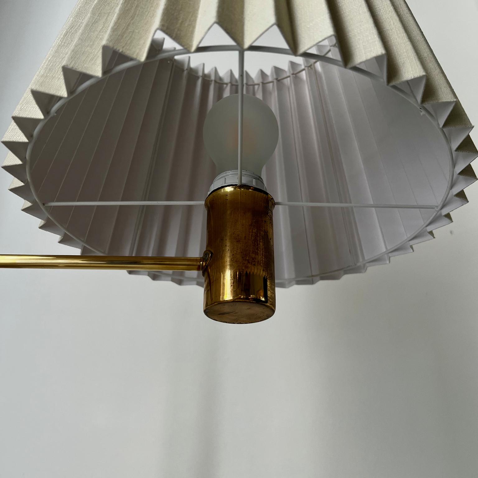 Lampe de bureau en laiton de Hans Agne Jakobsson, Suède en vente 1