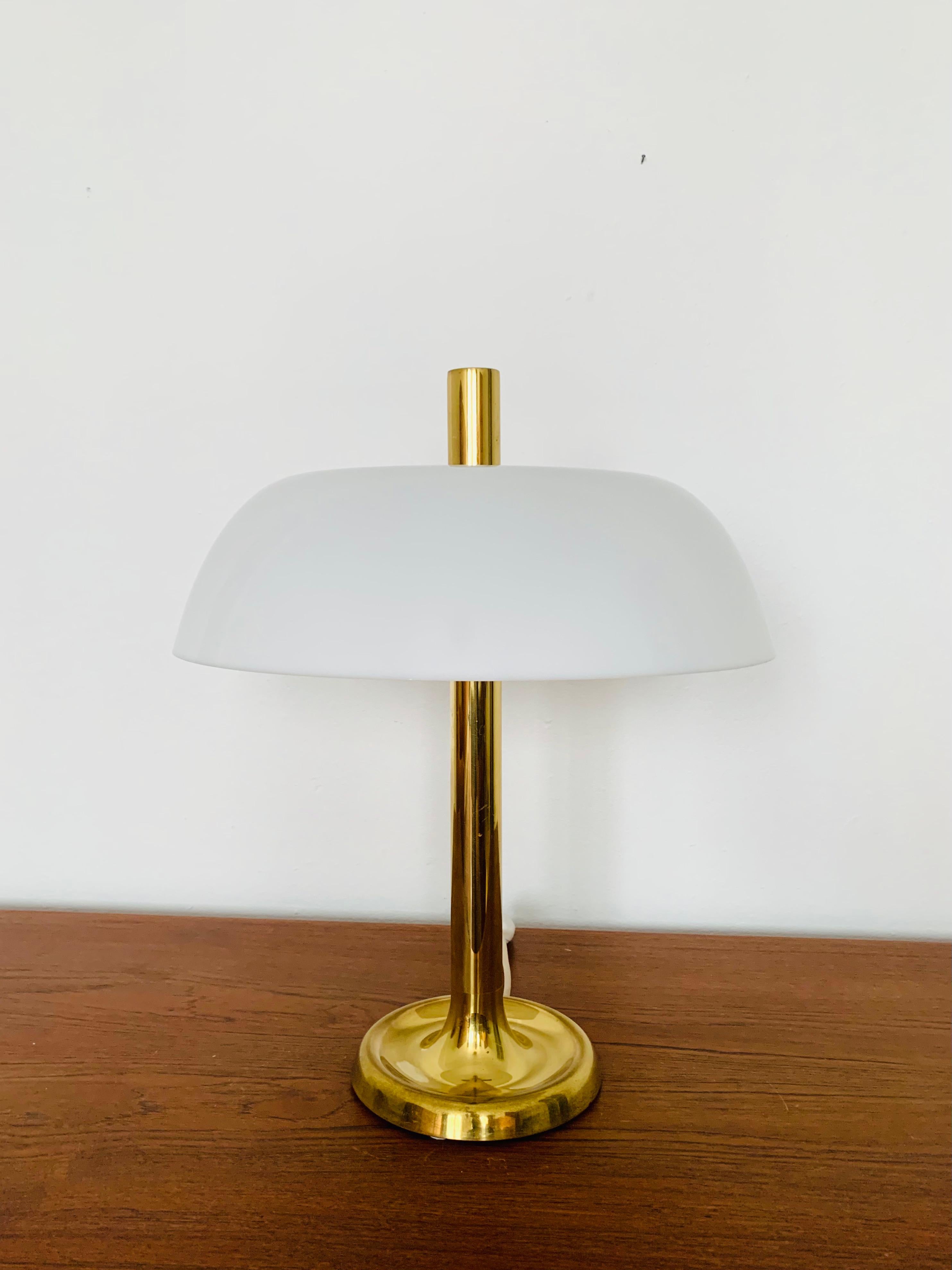 Very nice table lamp or desk lamp from the 1960s.
Wonderful classic design with a very elegant look.
The lamp is an asset to any home.

Manufacturer: Hillebrand

Condition:

Very good vintage condition with slight signs of wear consistent