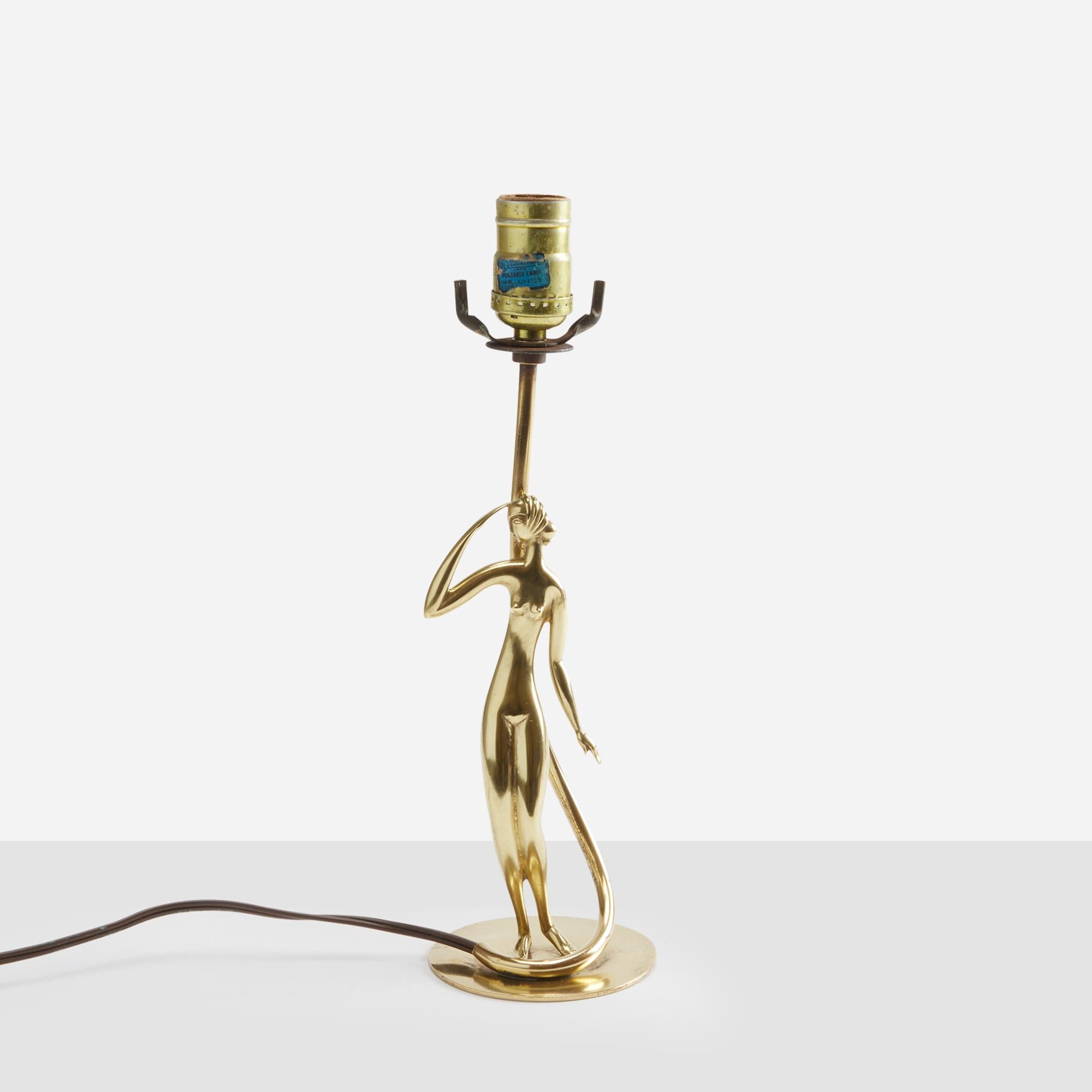 Laiton Lampe de table en laiton de Karl Hagenauer en vente