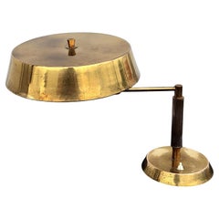 Lampada da tavolo in ottone di Oscar Torlasco per Lumi