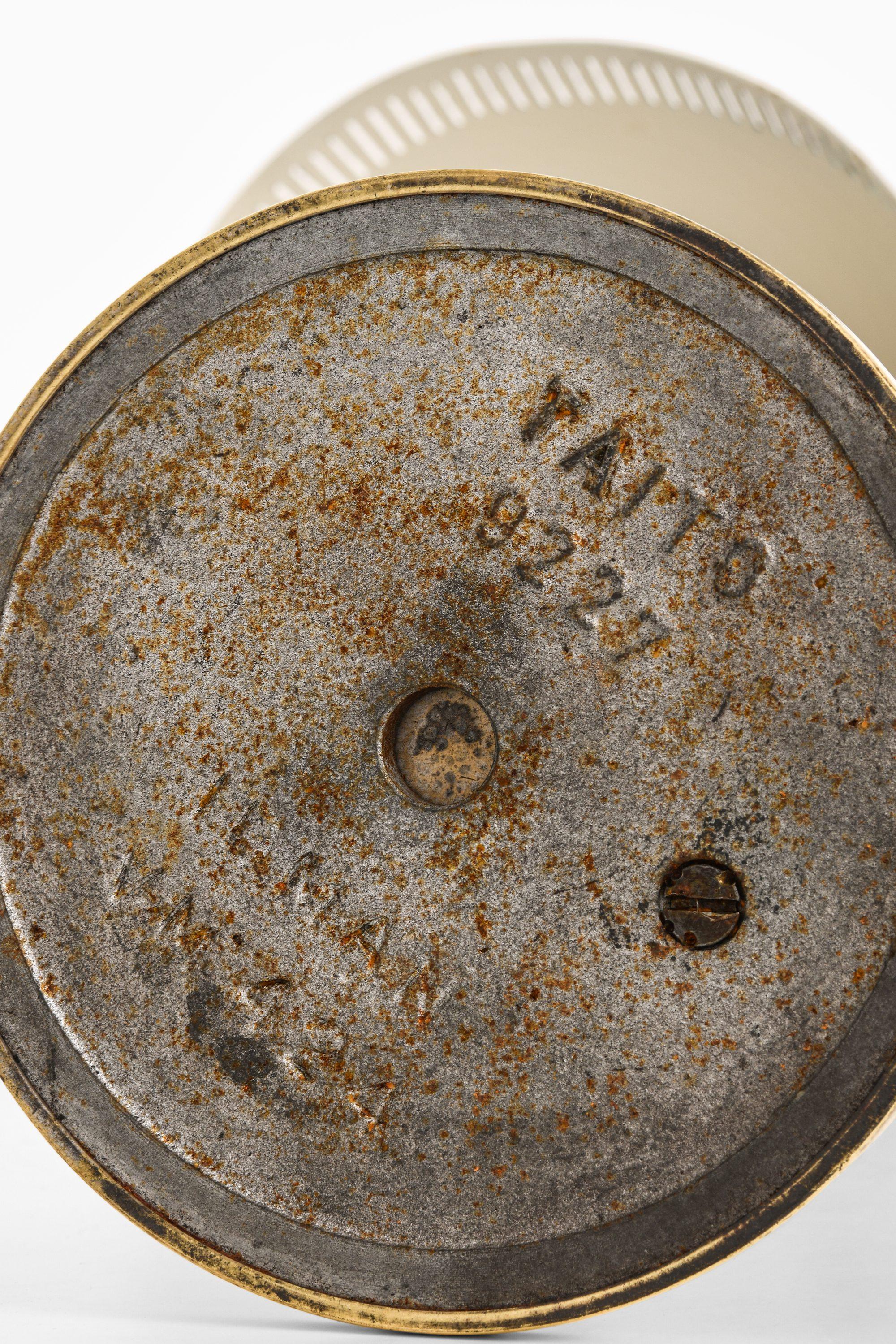 Lámpara de mesa de latón de Paavo Tynell, años 50 en venta 2