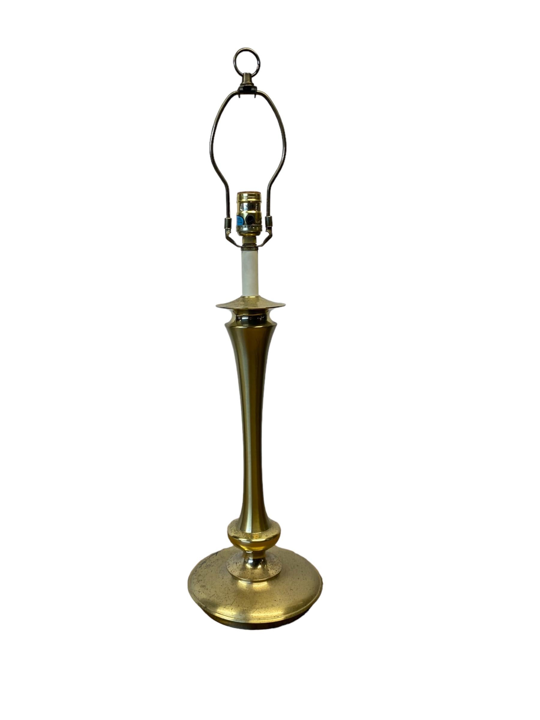 Mid-Century Modern Lampe de table en laiton par Stiffel en vente