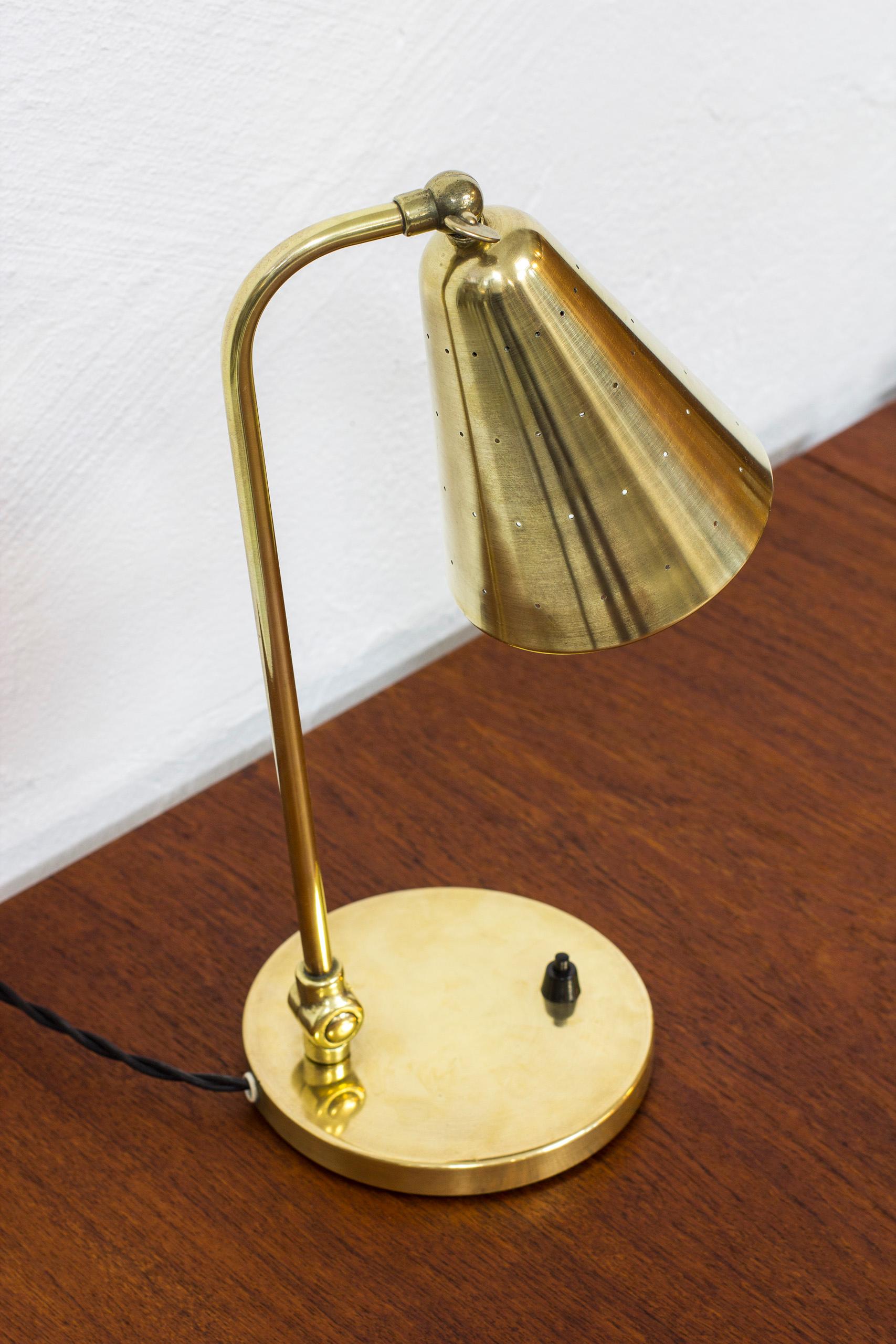 Brass Table Lamp by Svend Aageholm Sørensen, Holm Sørensen & Co, Denmark, 1950s In Good Condition For Sale In Hägersten, SE