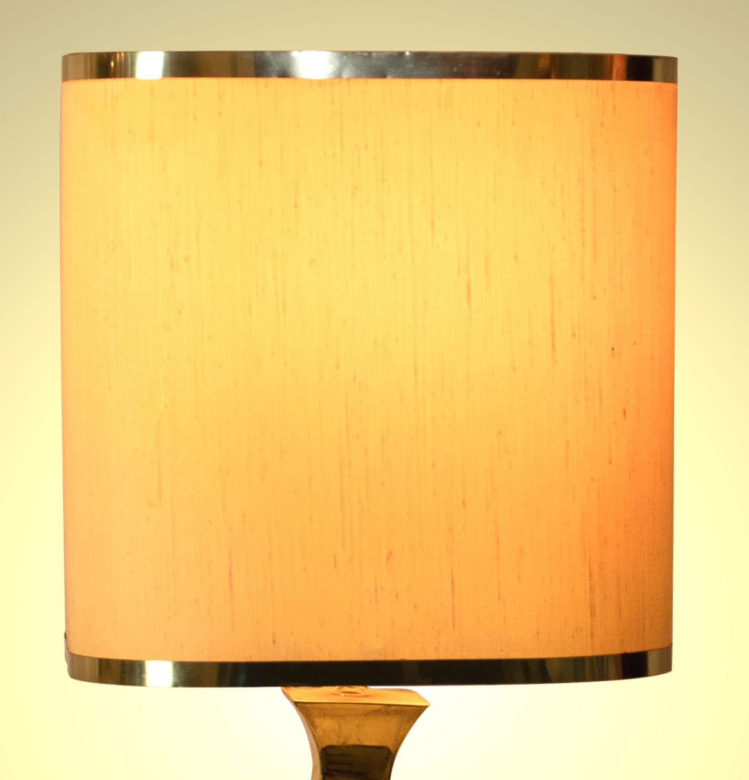 Brass table lamp is an original design lamp realized by the designers A. Tonello and A. Montagna Grillo, circa 1970s.

Iconic table lamp made of brass.

Dimensions: cm 81 (height) x 45 (diameter)

Very good conditions.