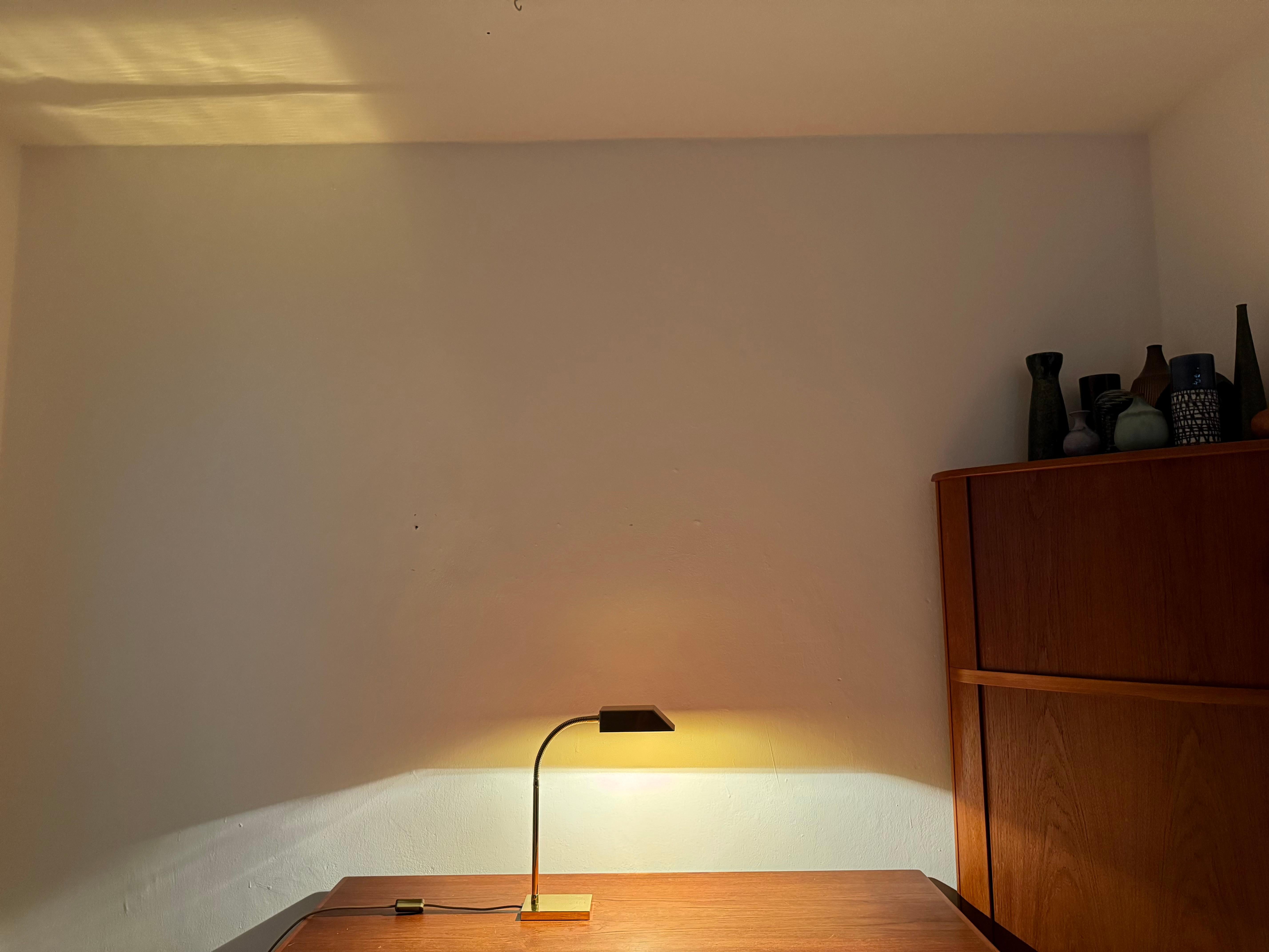 Lámpara de mesa de latón by Colección Vereinigte Werkstätten en venta 3