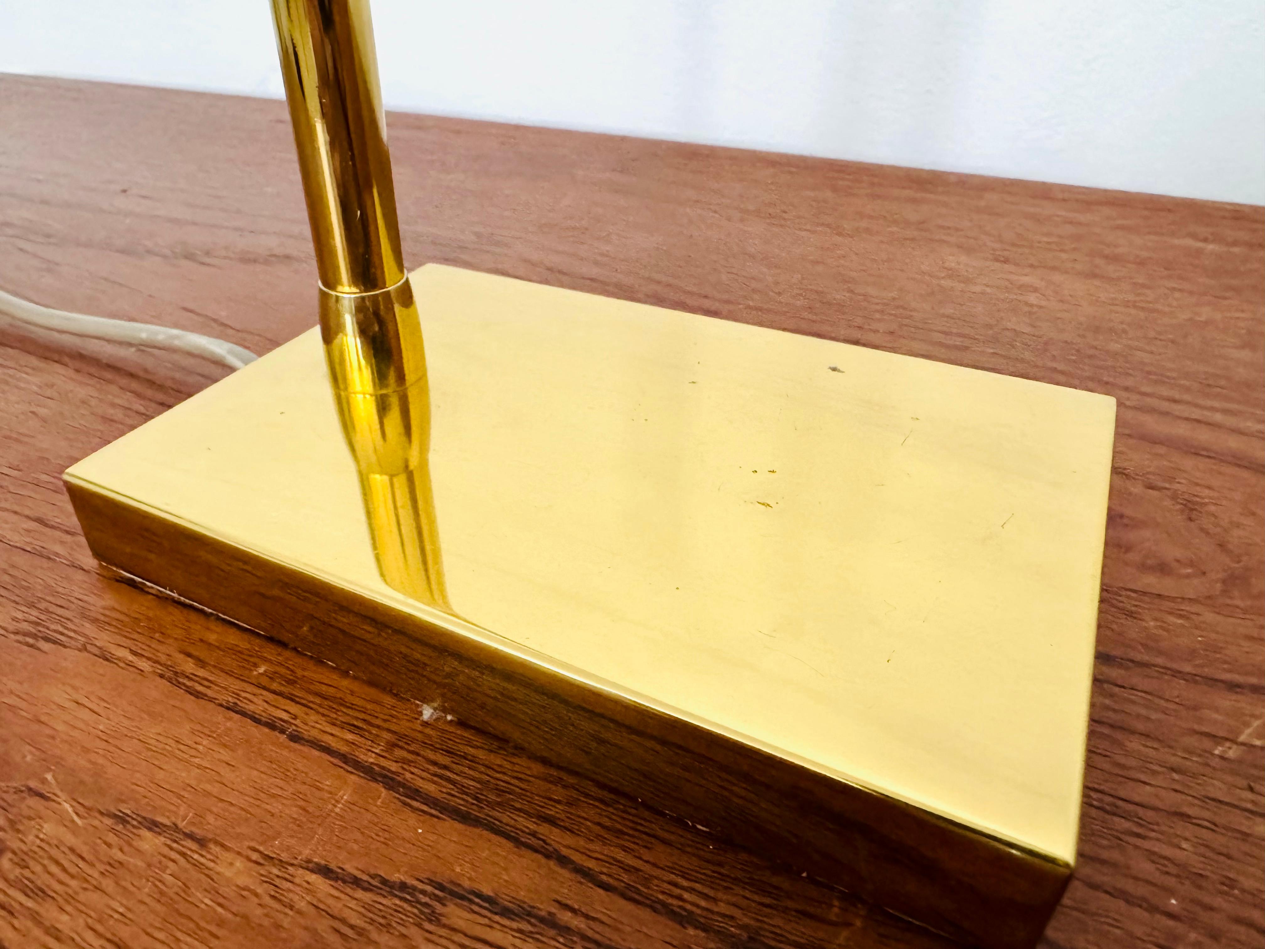Lámpara de mesa de latón by Colección Vereinigte Werkstätten en venta 10