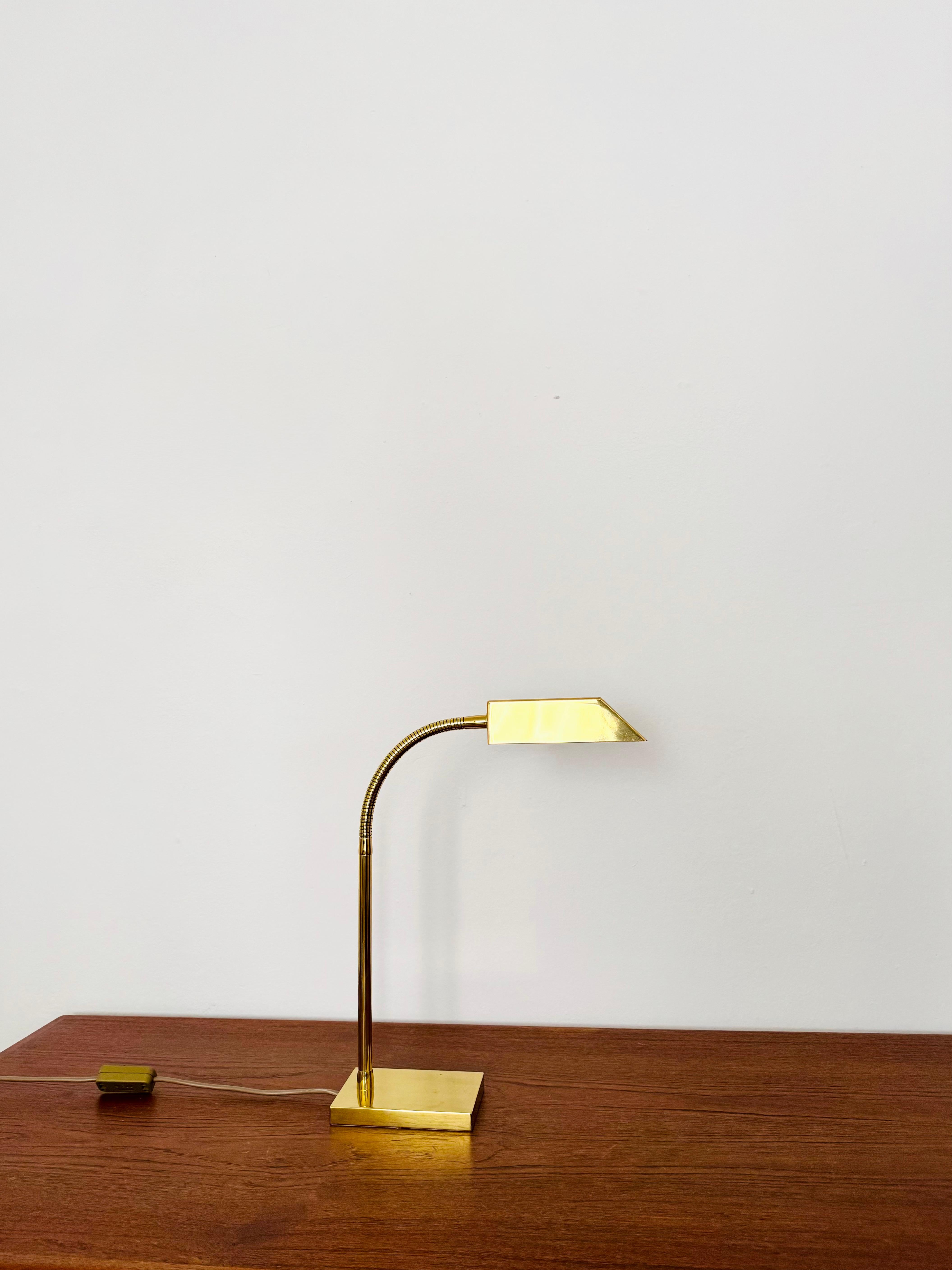Lámpara de mesa de latón by Colección Vereinigte Werkstätten Moderno de mediados de siglo en venta