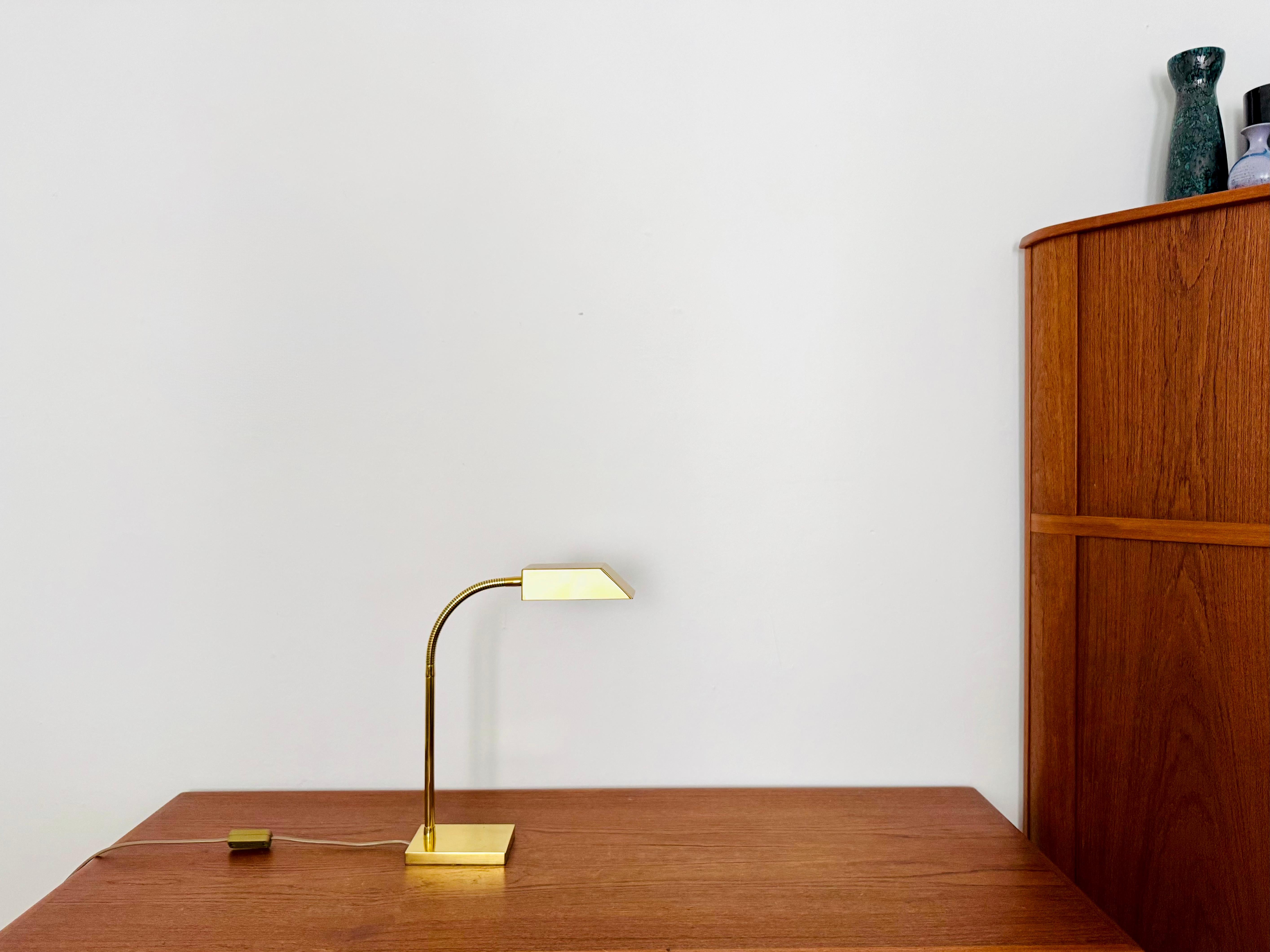 Lámpara de mesa de latón by Colección Vereinigte Werkstätten Alemán en venta