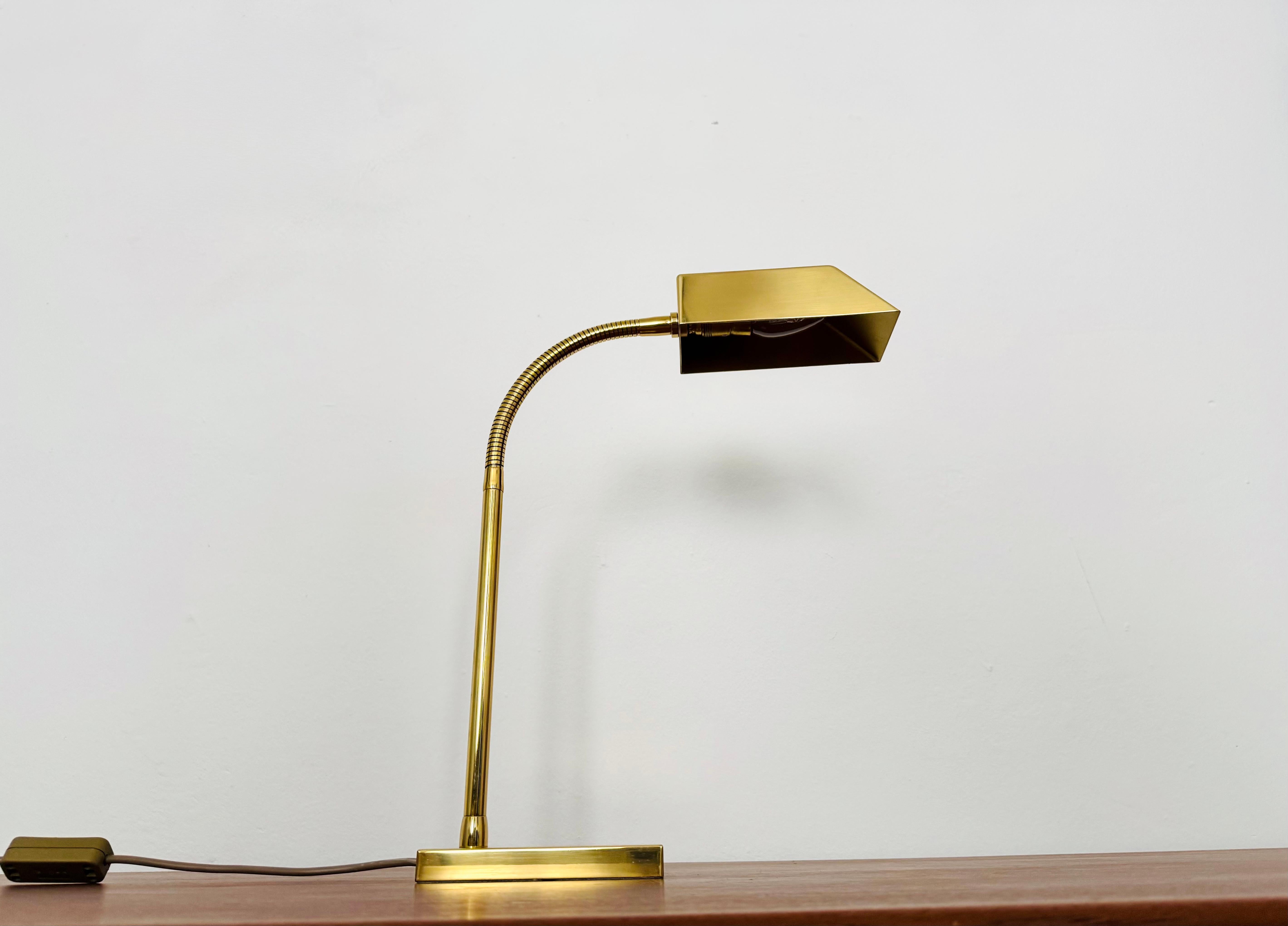 Lámpara de mesa de latón by Colección Vereinigte Werkstätten en Bueno estado para la venta en München, DE
