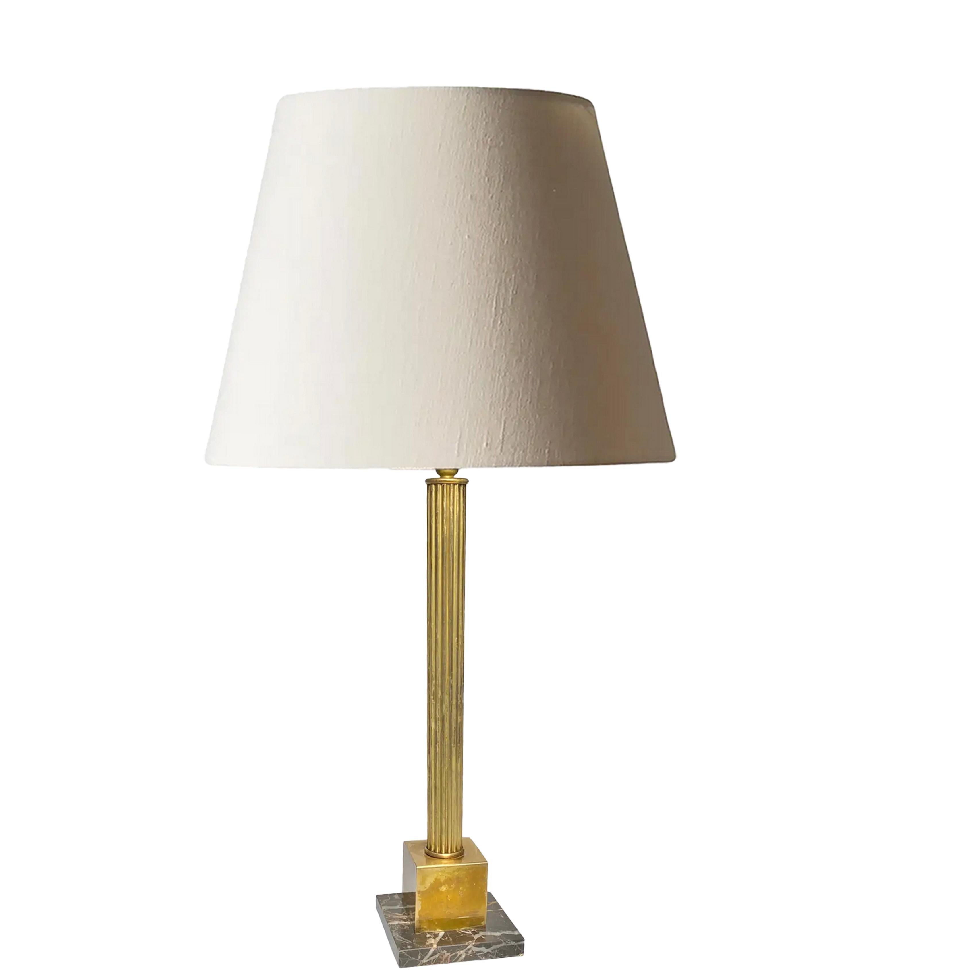 Lámpara de mesa de latón, estilo clásico, base de mármol, Francia S. XIX clásico estadounidense en venta