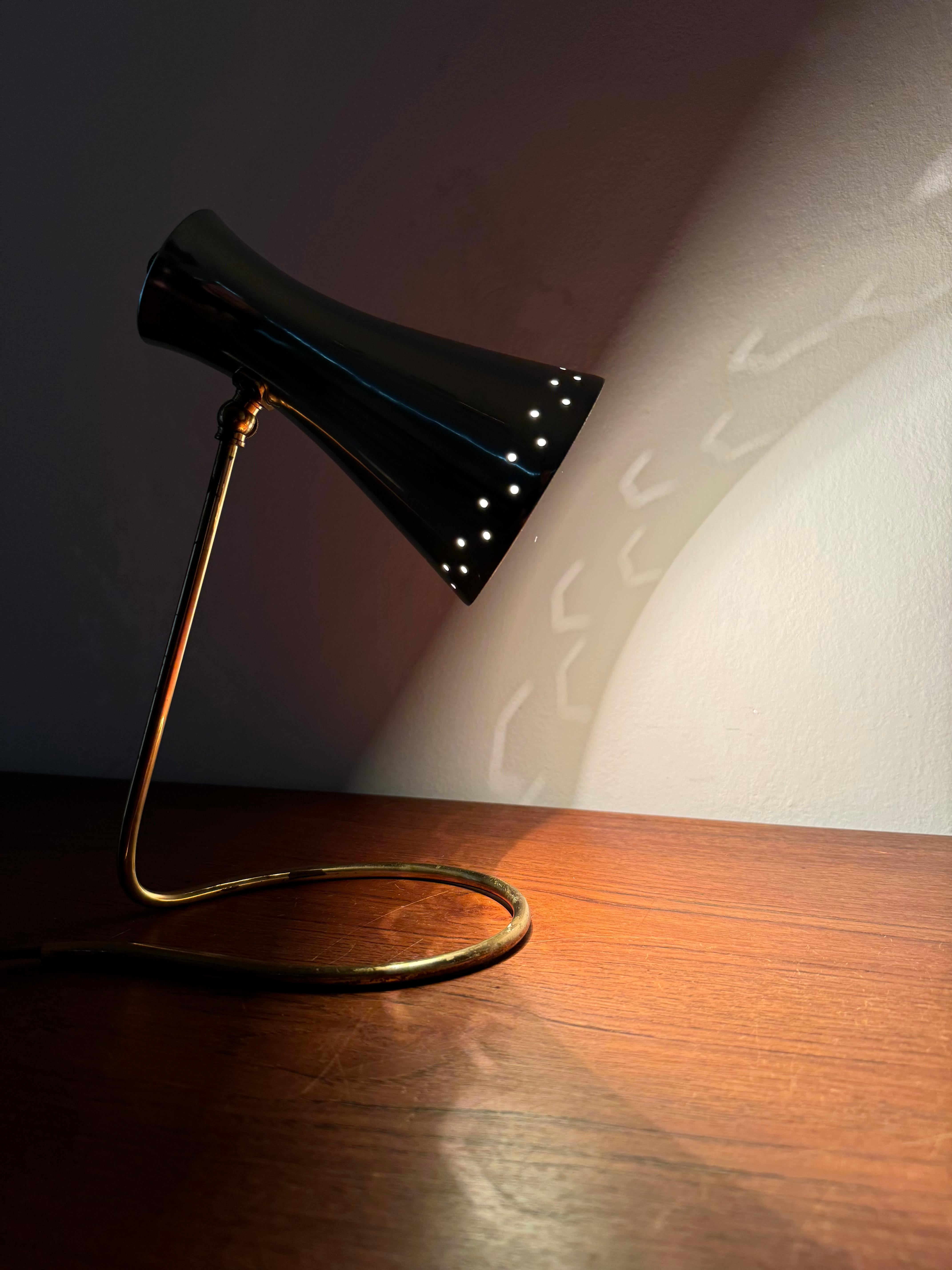 Lampe de table en laiton en vente 3