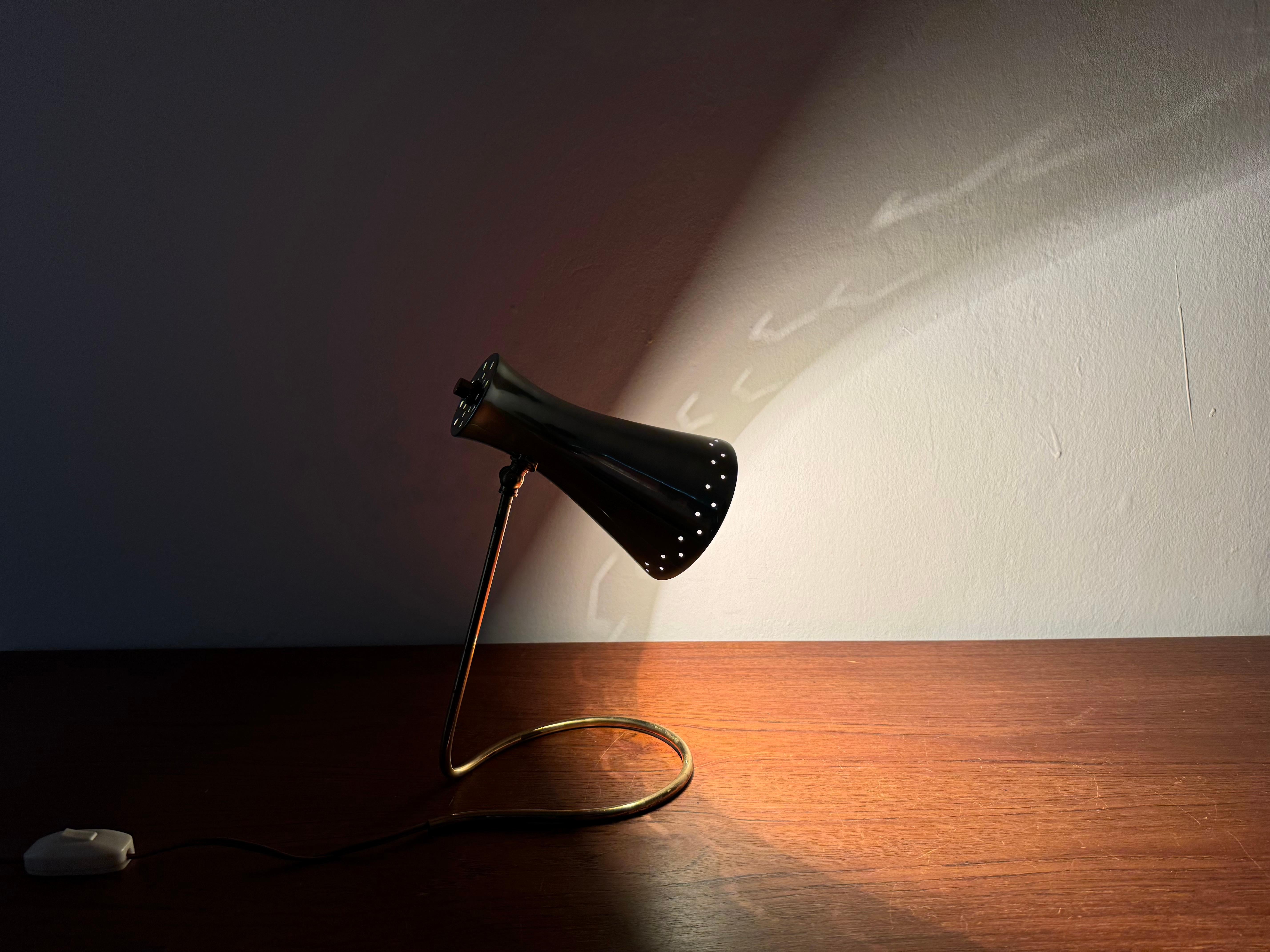 Lampe de table en laiton en vente 4