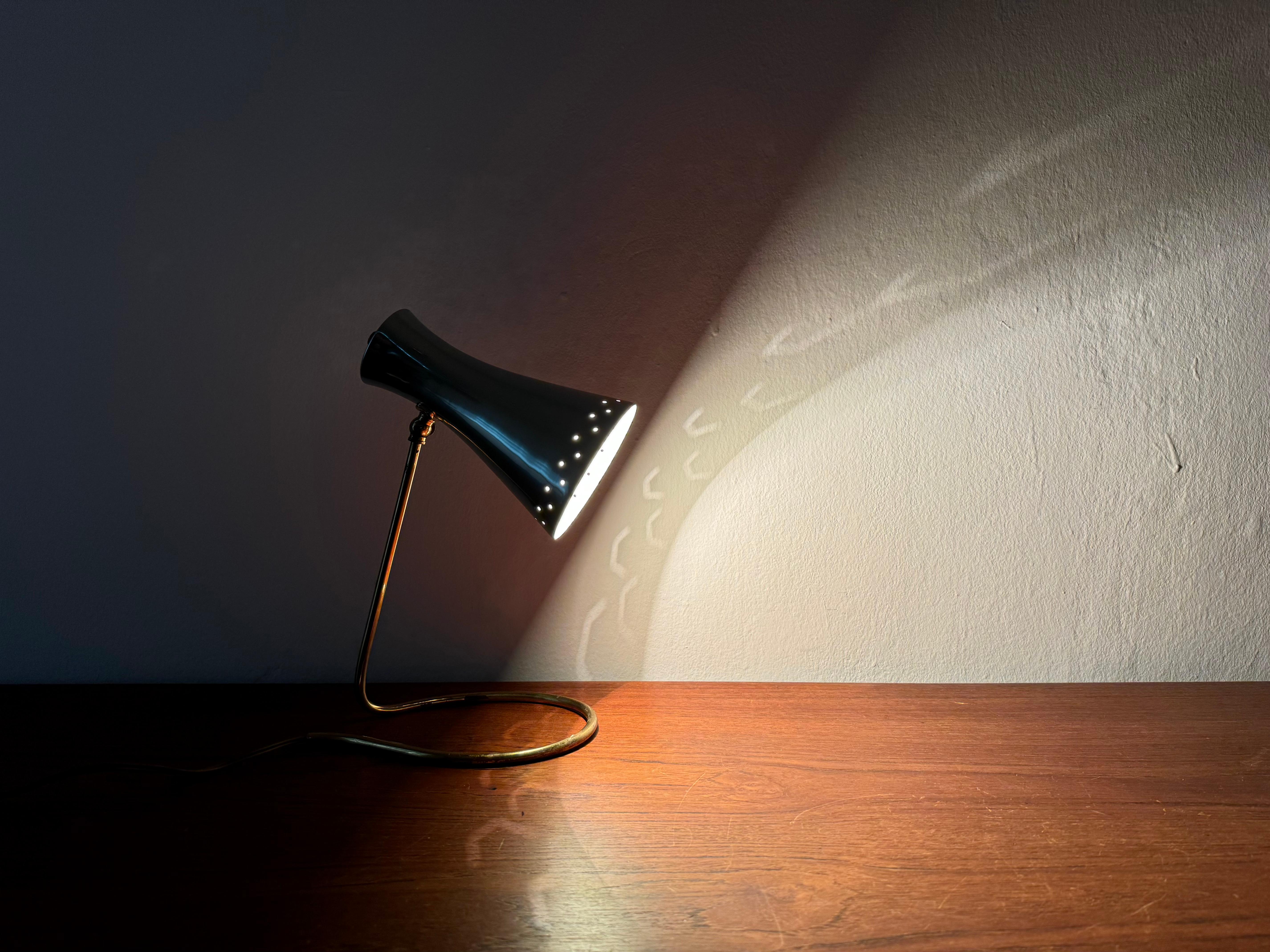 Lampe de table en laiton en vente 5
