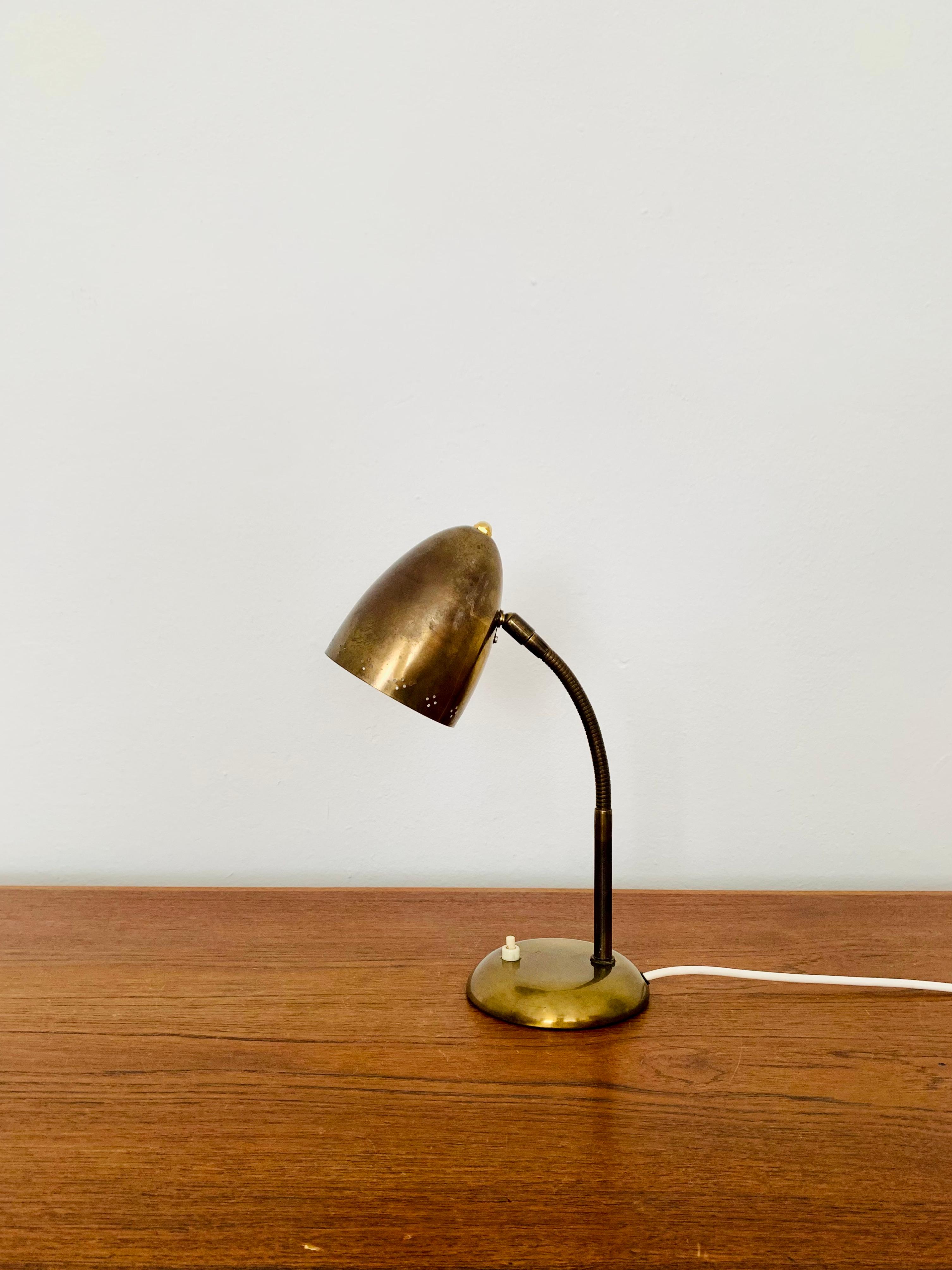 Mid-Century Modern Lampe de table en laiton en vente