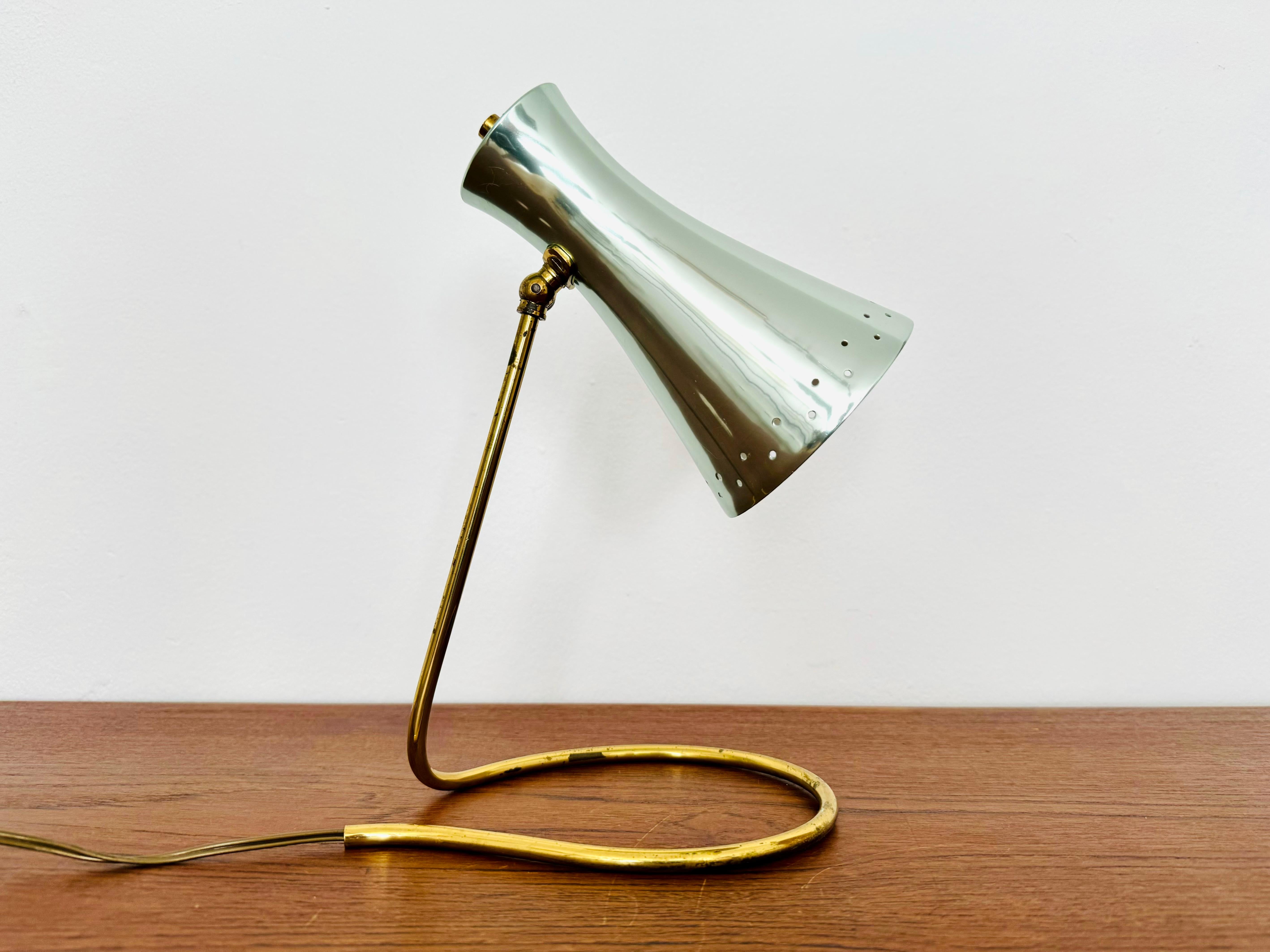 Mid-Century Modern Lampe de table en laiton en vente