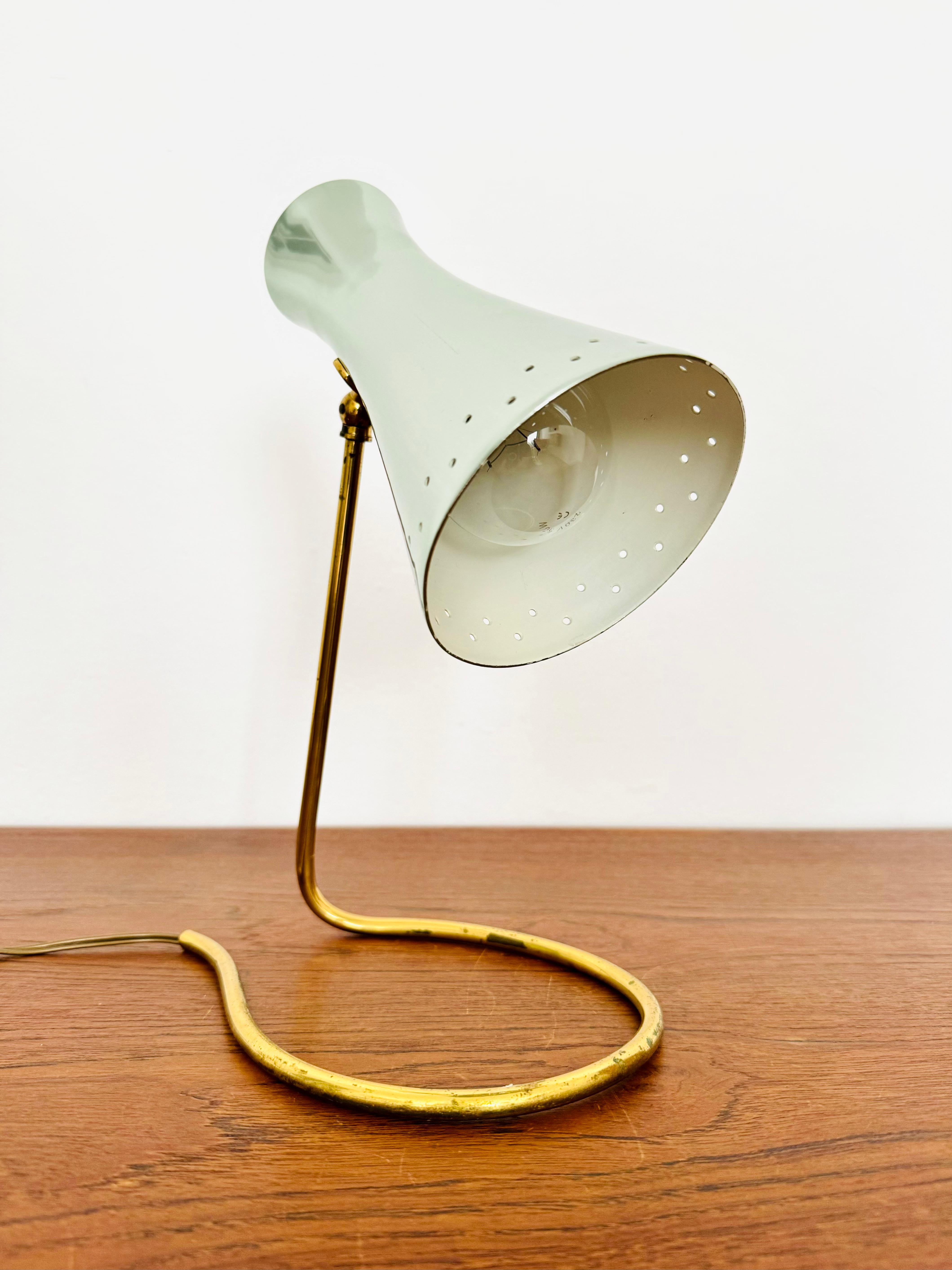 Autrichien Lampe de table en laiton en vente