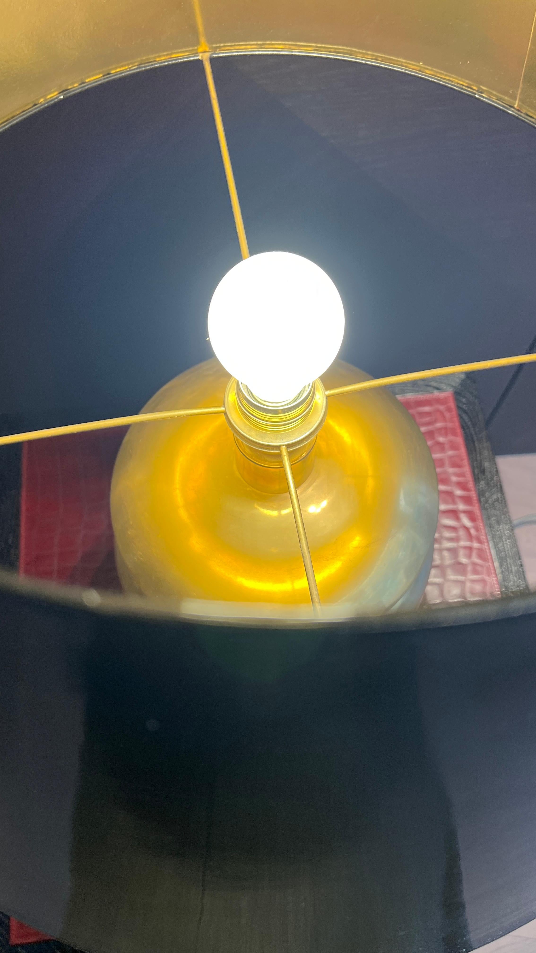 Lampe de table en laiton État moyen - En vente à Munich, Bavaria