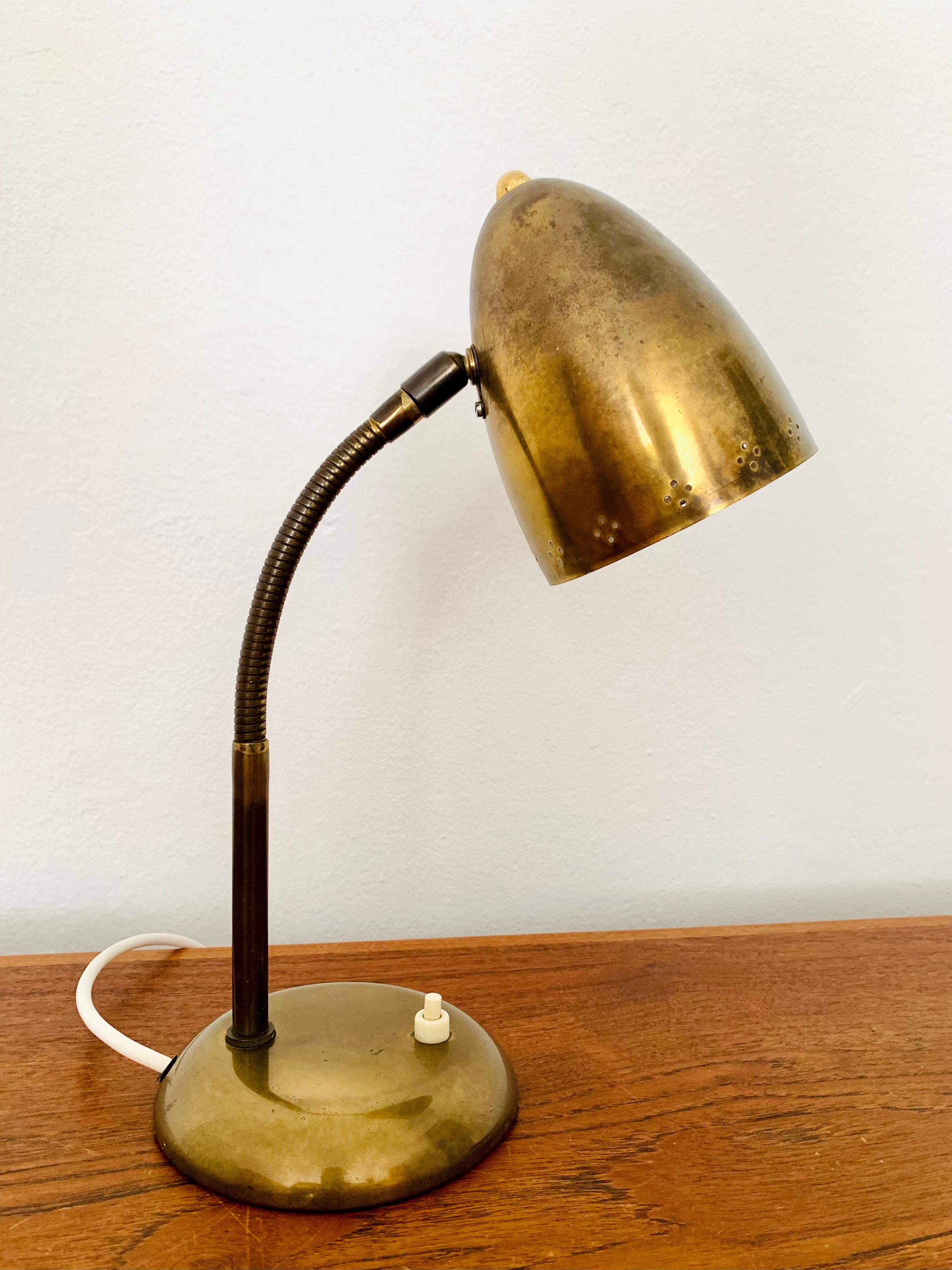 Lampe de table en laiton Bon état - En vente à München, DE