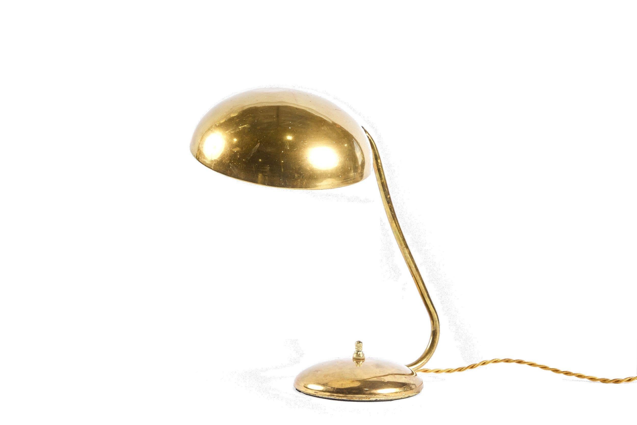 Laiton Lampe de table en laiton en vente