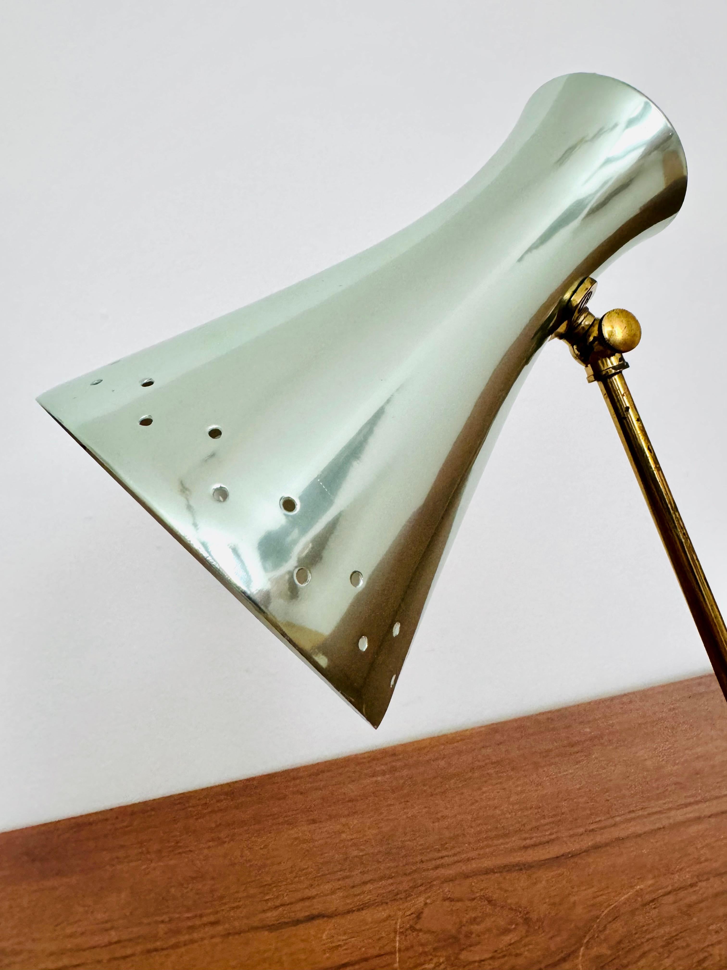 Laiton Lampe de table en laiton en vente