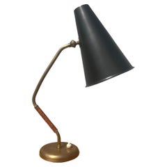 Lampada da tavolo in ottone nello stile di Paavo Tynell, pelle