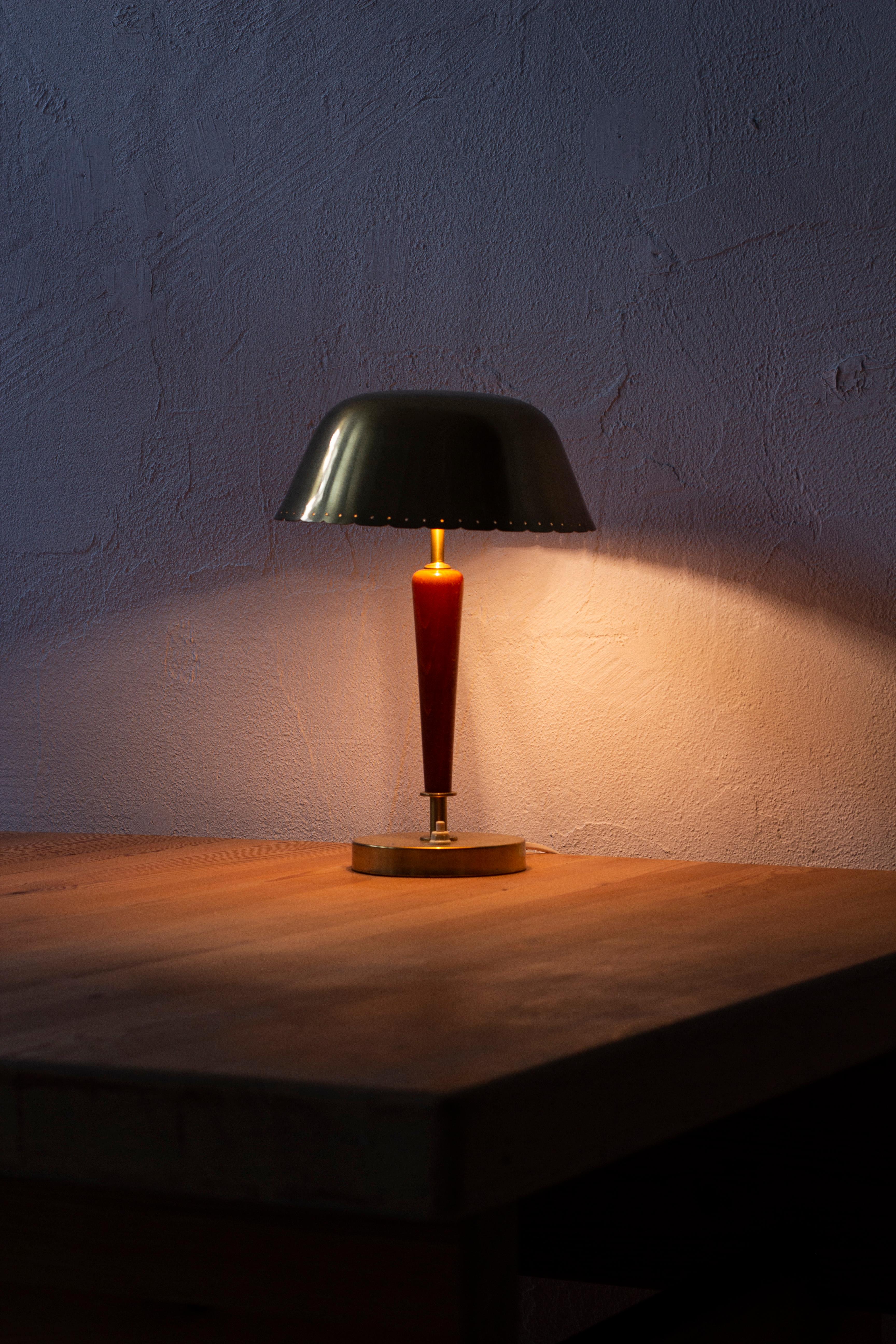 Brass Table Lamp Made in Sweden During the 1950s In Good Condition In Hägersten, SE