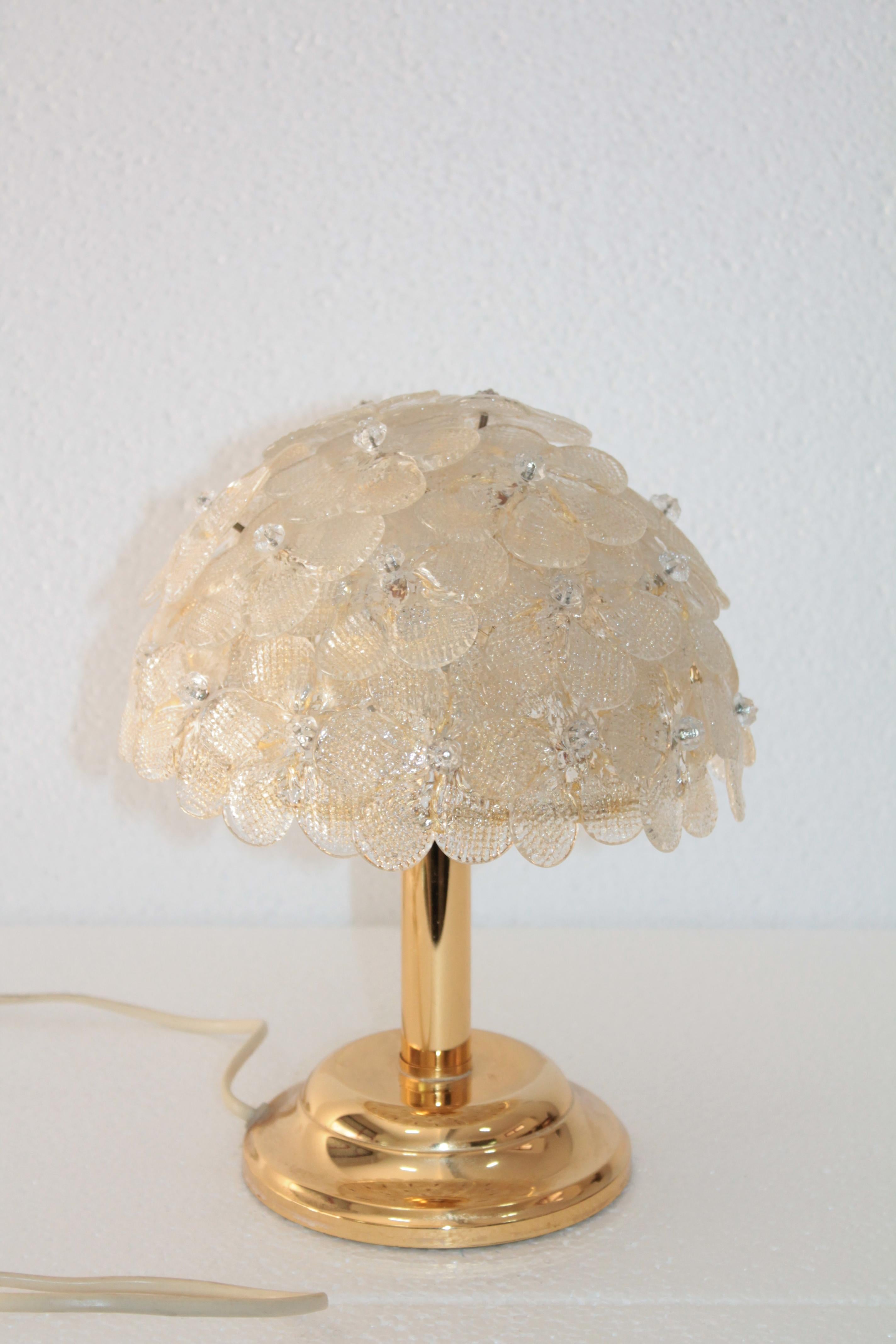 Elegant table lamp Italian manufacturing circa 1970 attributed to Seguso, Italy.