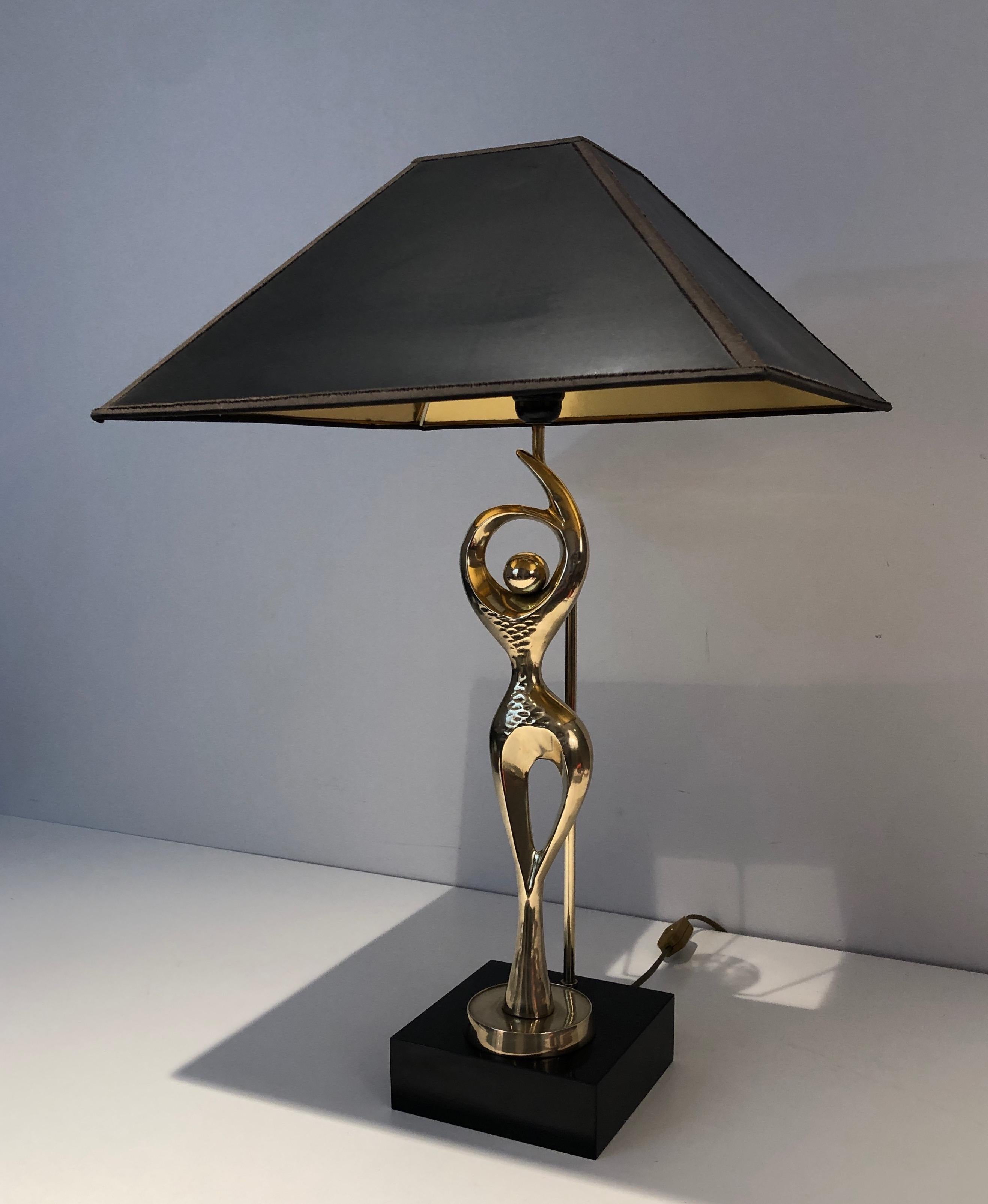 Brass Table Lamp Representing a Stylish Dancer For Sale 4