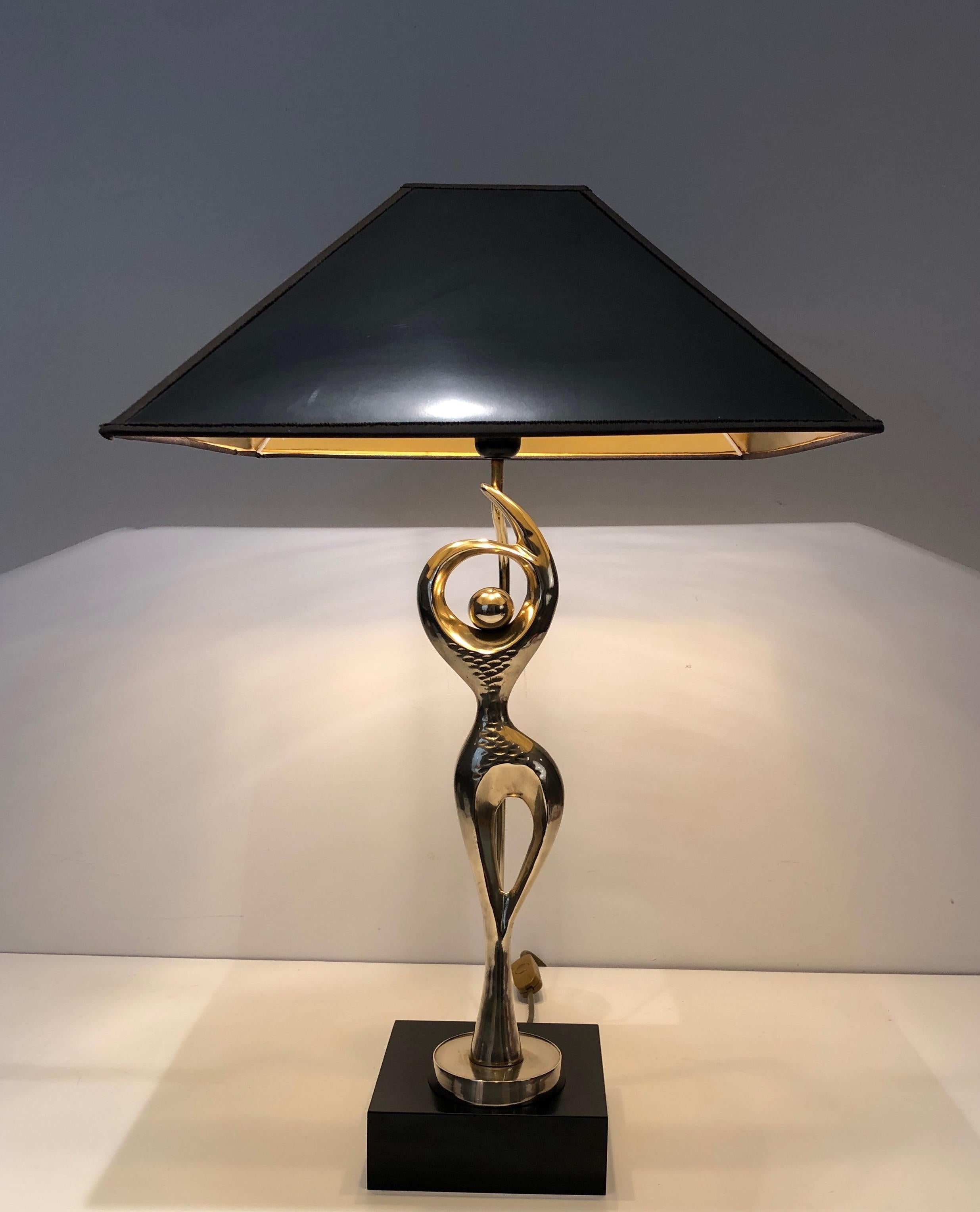 Brass Table Lamp Representing a Stylish Dancer For Sale 6