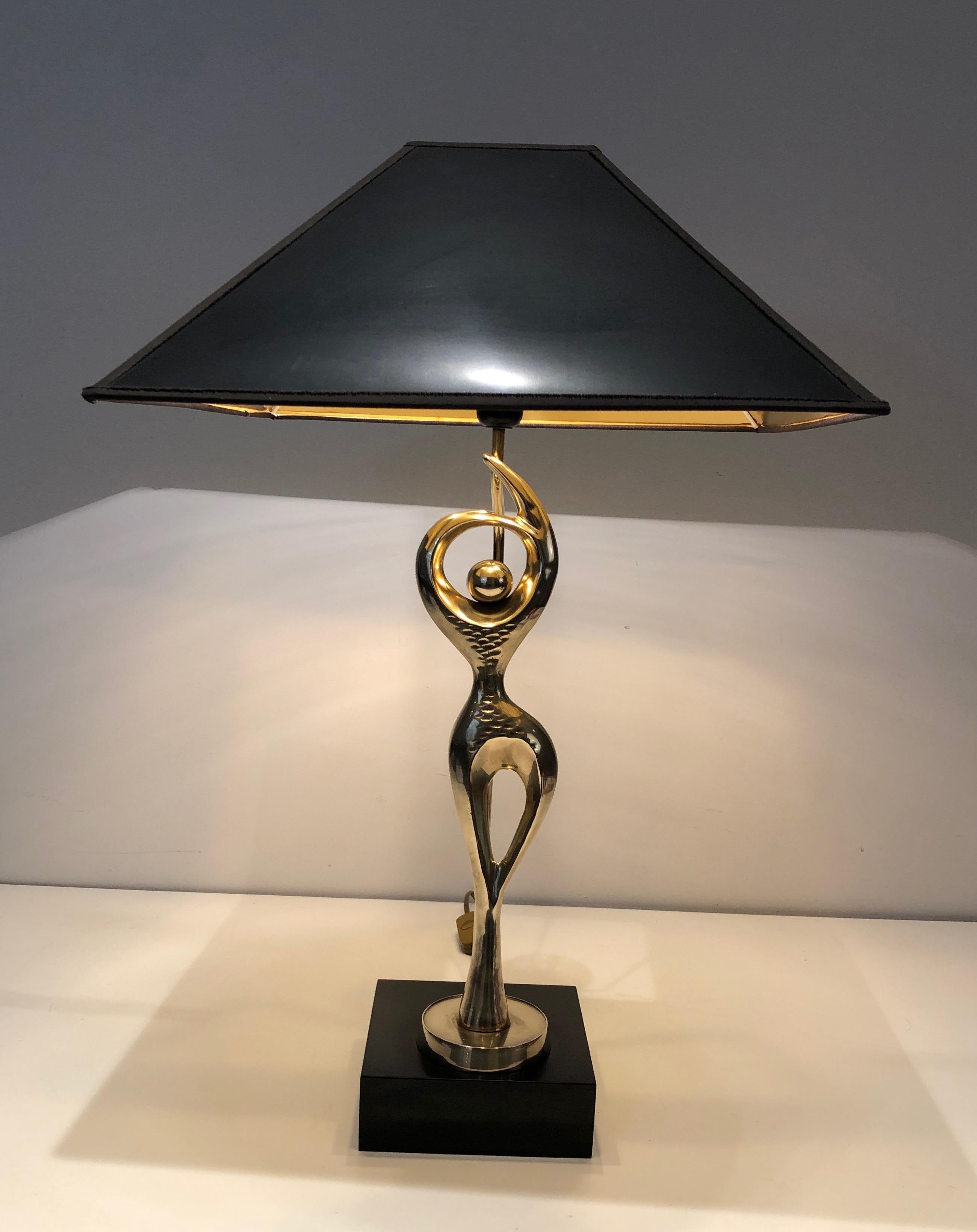 Brass Table Lamp Representing a Stylish Dancer For Sale 12