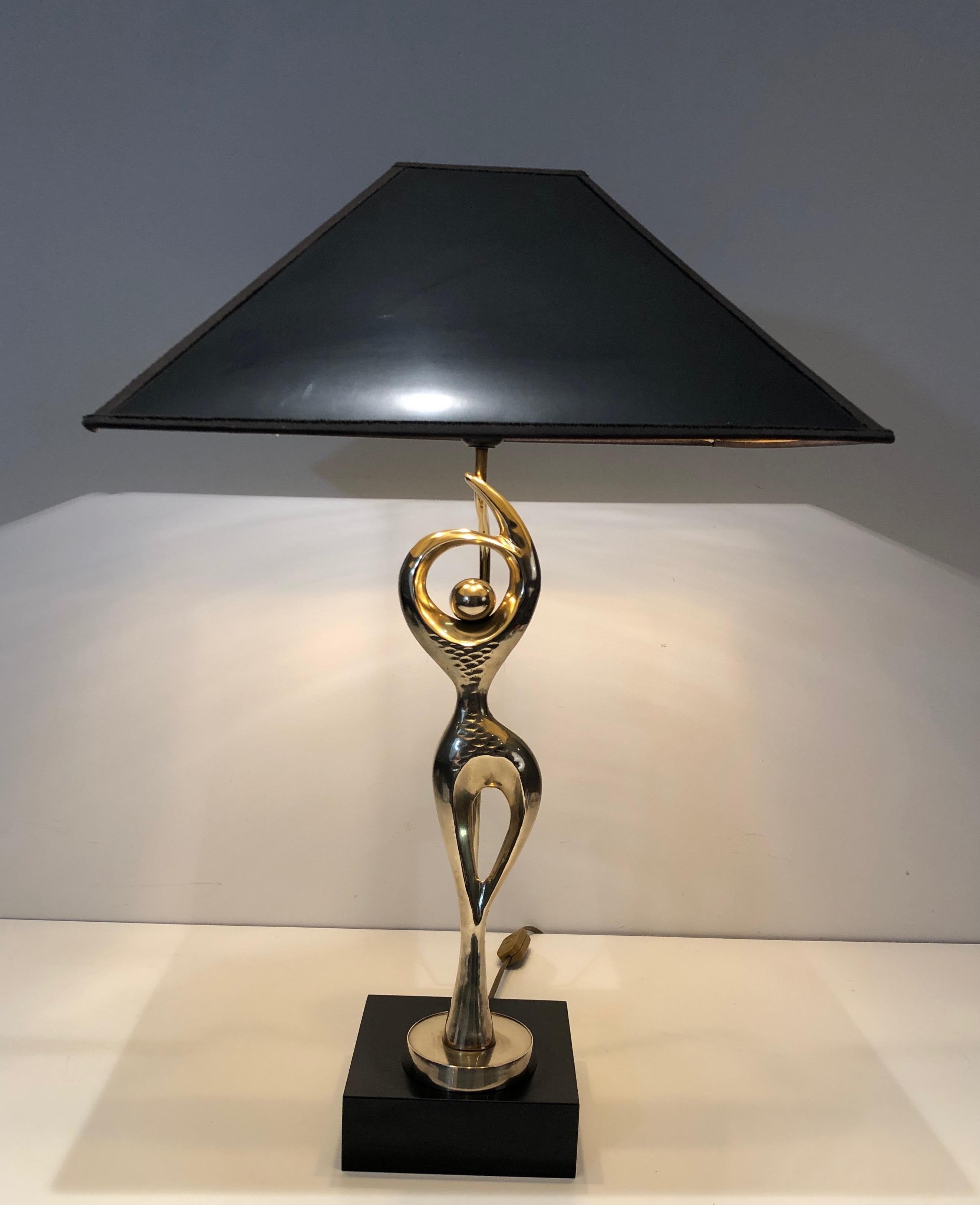 Brass Table Lamp Representing a Stylish Dancer For Sale 14