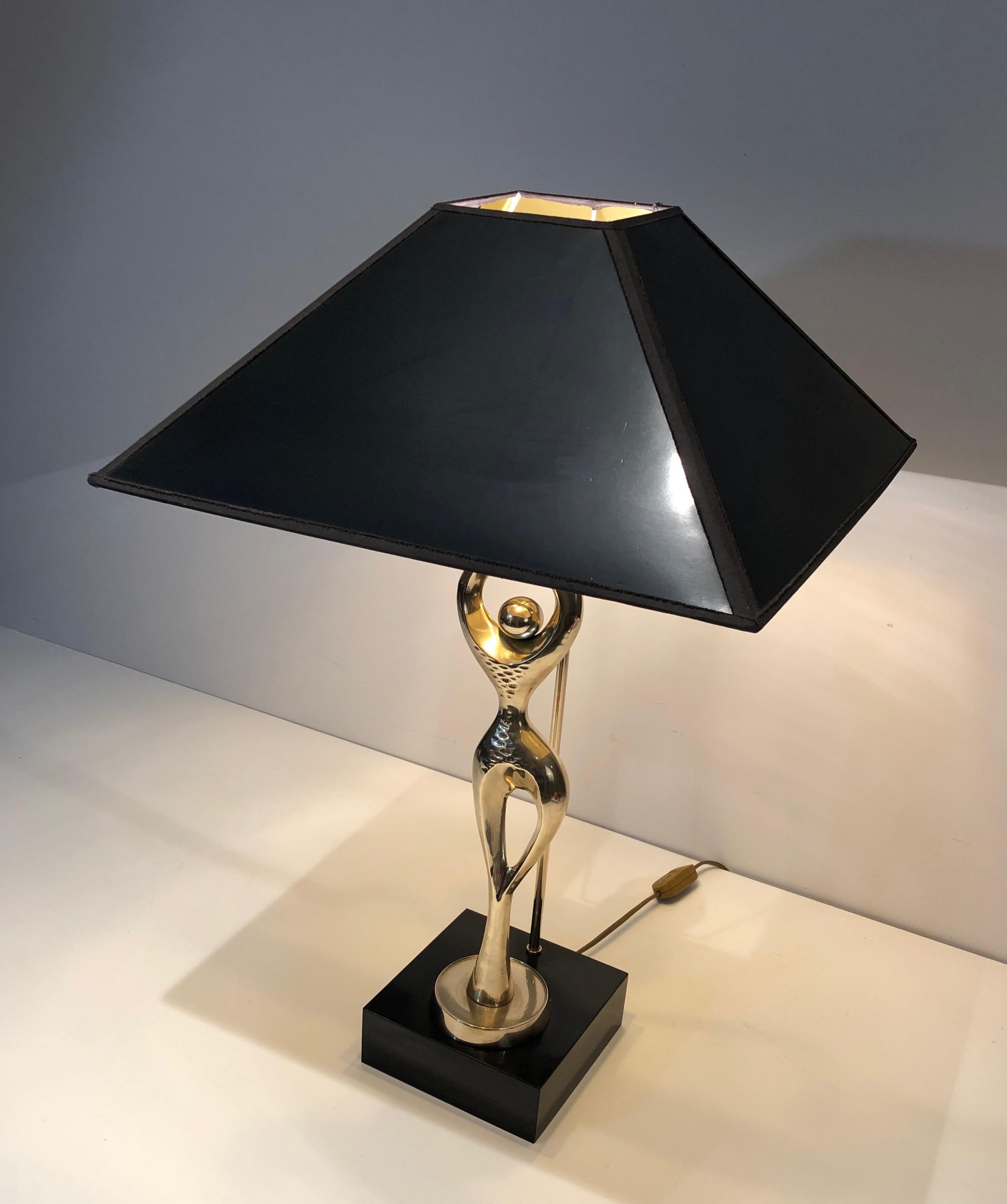 Brass Table Lamp Representing a Stylish Dancer In Good Condition For Sale In Marcq-en-Barœul, Hauts-de-France