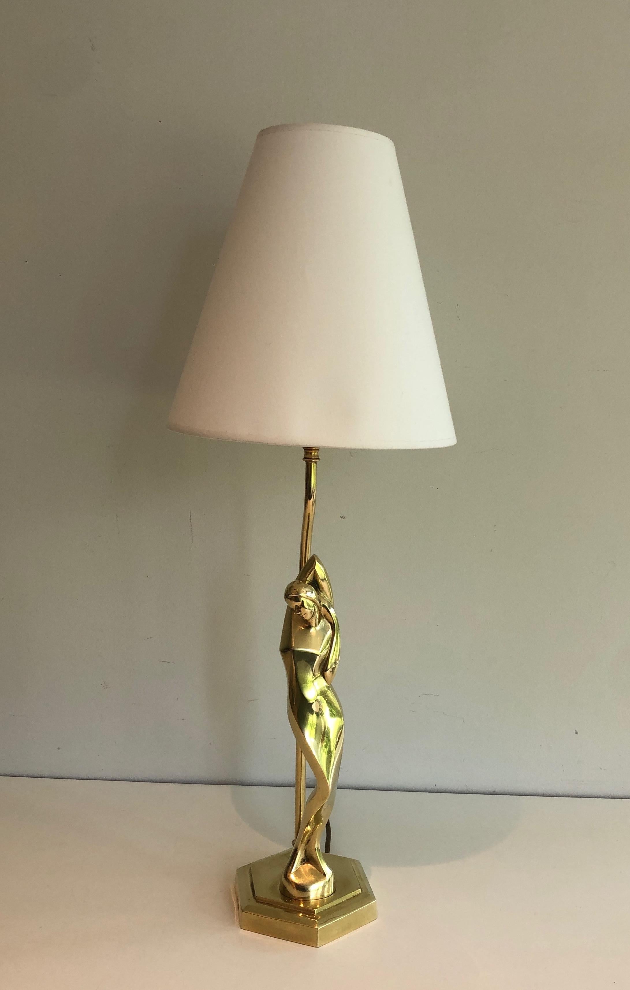 This very nice and interesting table lamp is all made of brass. This lamp represents a stylished woman in the Art Deco Style. This is a French work, circa 1970.