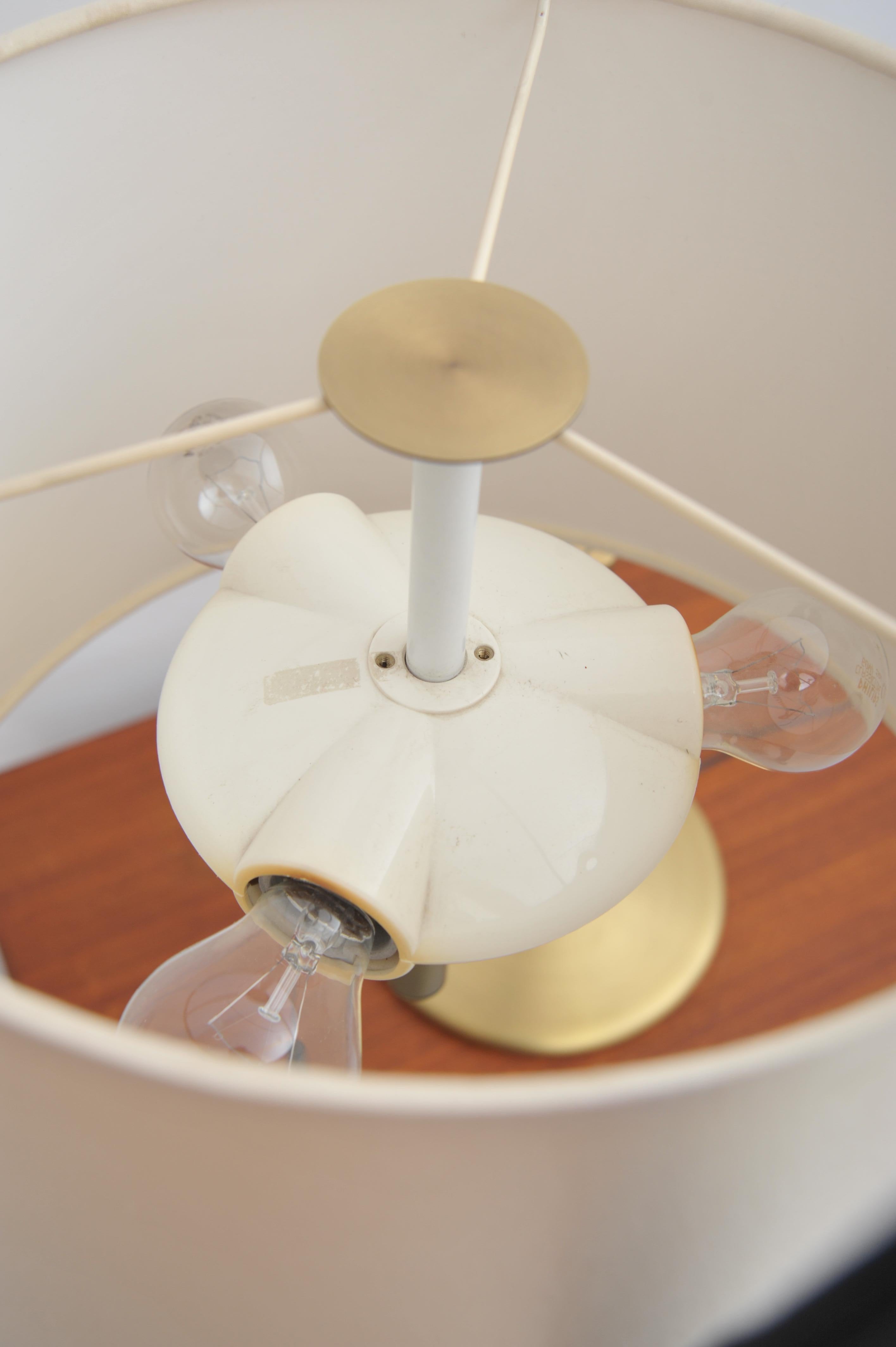 Lampe de table en laiton avec bras réglable par Swiss Lamps International (années 1970) Bon état - En vente à Wiesbaden, DE