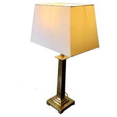 Tischlampe aus Messing mit zentraler Säule