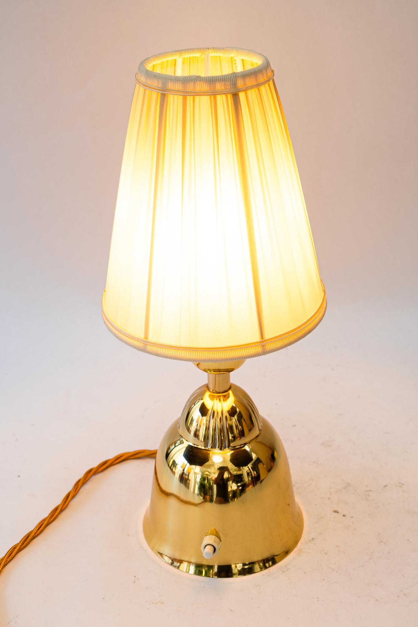 Messing Tischlampe mit Stoffschirm wien um 1950er im Angebot 3