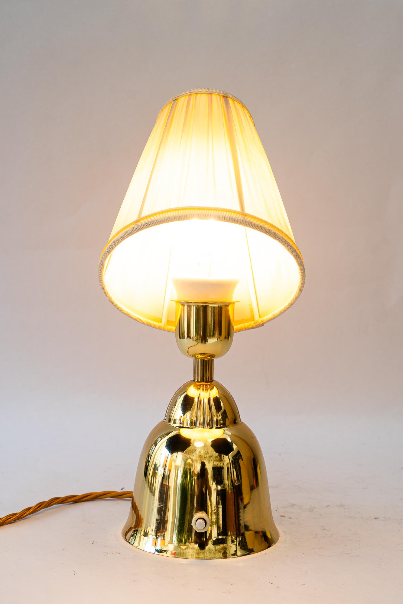Messing Tischlampe mit Stoffschirm wien um 1950er im Angebot 4