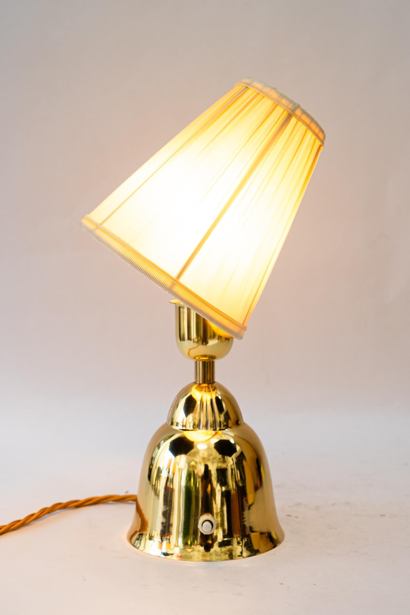 Messing Tischlampe mit Stoffschirm wien um 1950er im Angebot 5