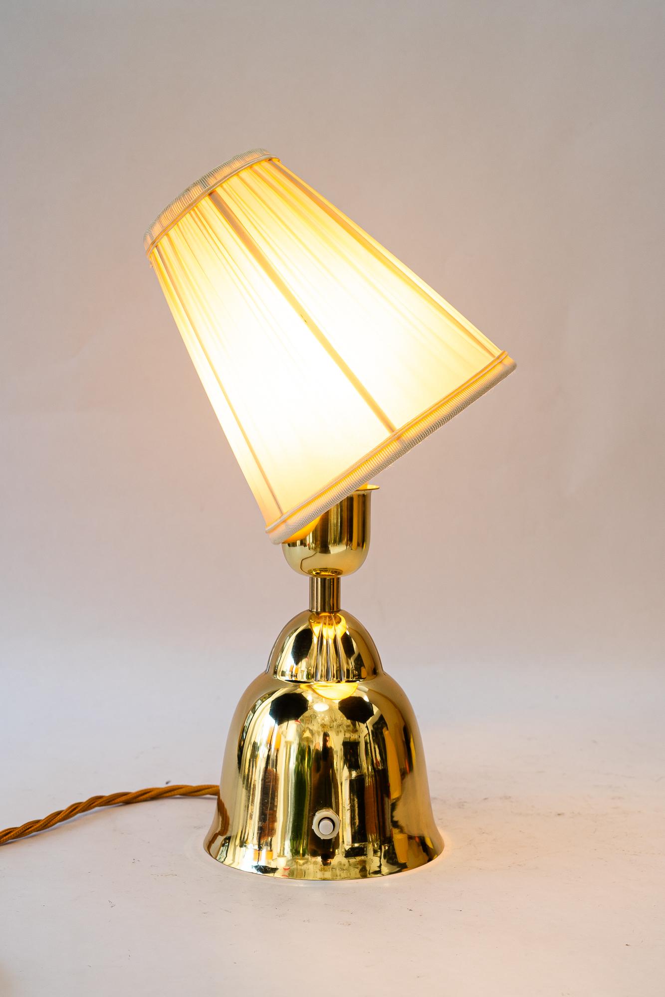 Messing Tischlampe mit Stoffschirm wien um 1950er im Angebot 6