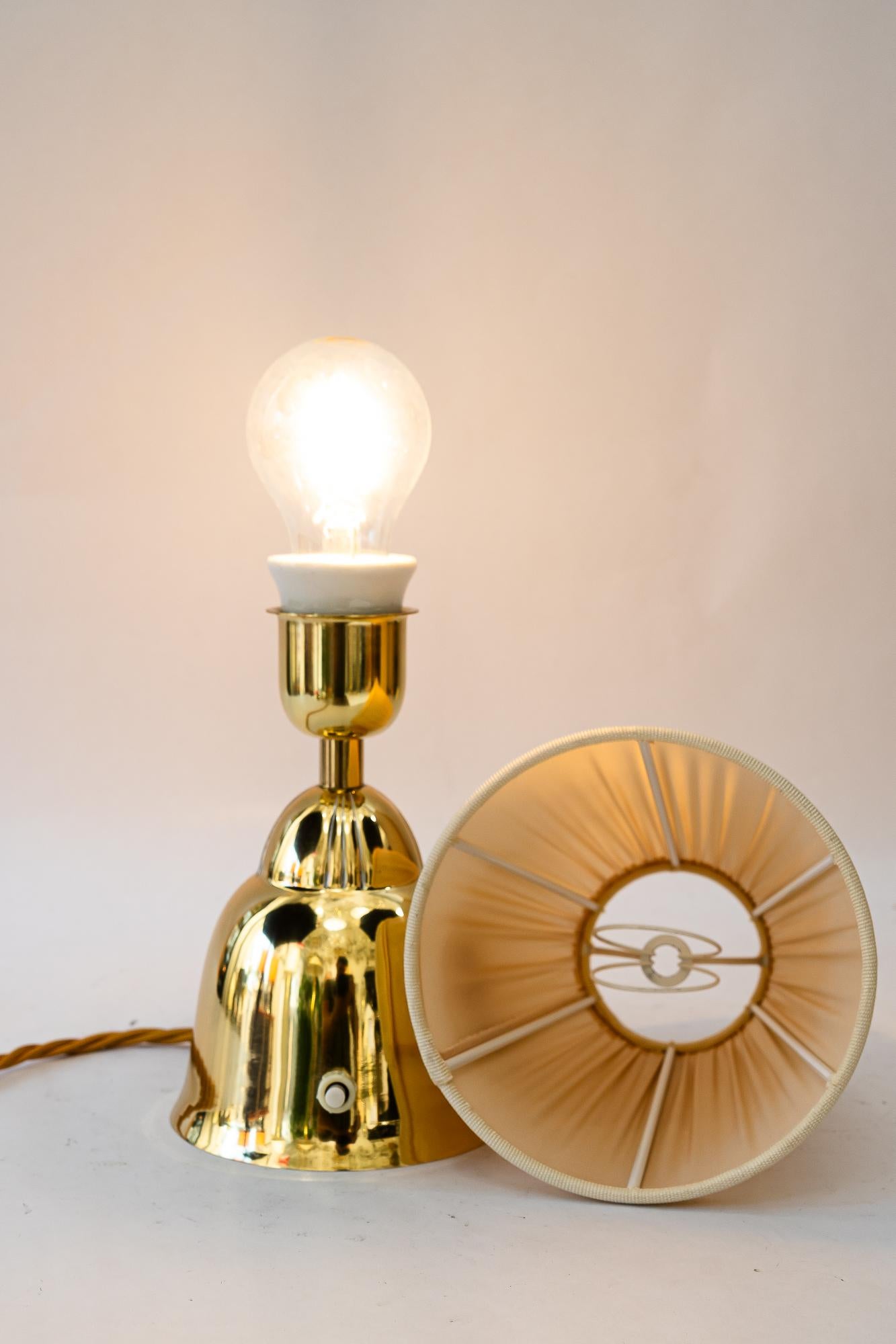 Messing Tischlampe mit Stoffschirm wien um 1950er im Angebot 7
