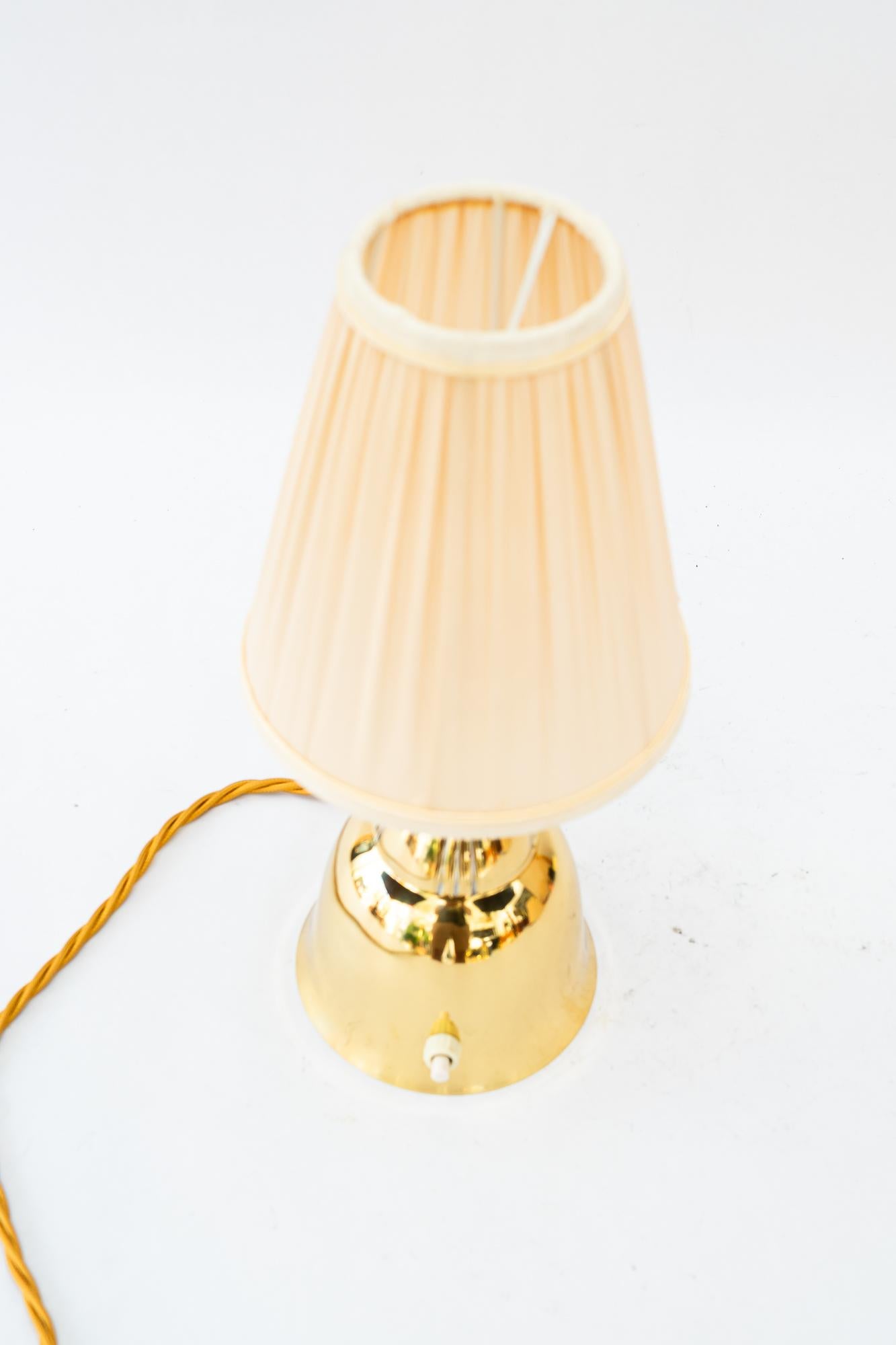 Messing Tischlampe mit Stoffschirm wien um 1950er (Österreichisch) im Angebot