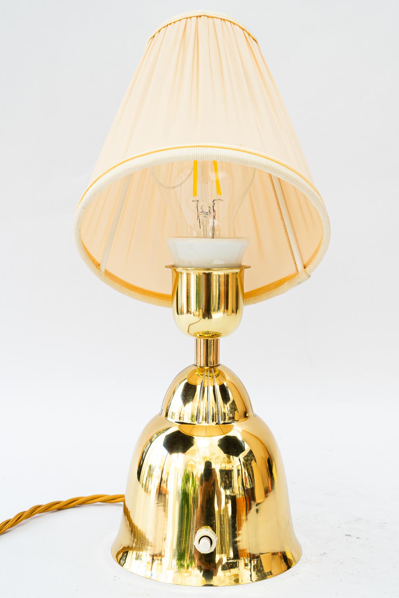 Messing Tischlampe mit Stoffschirm wien um 1950er im Zustand „Gut“ im Angebot in Wien, AT
